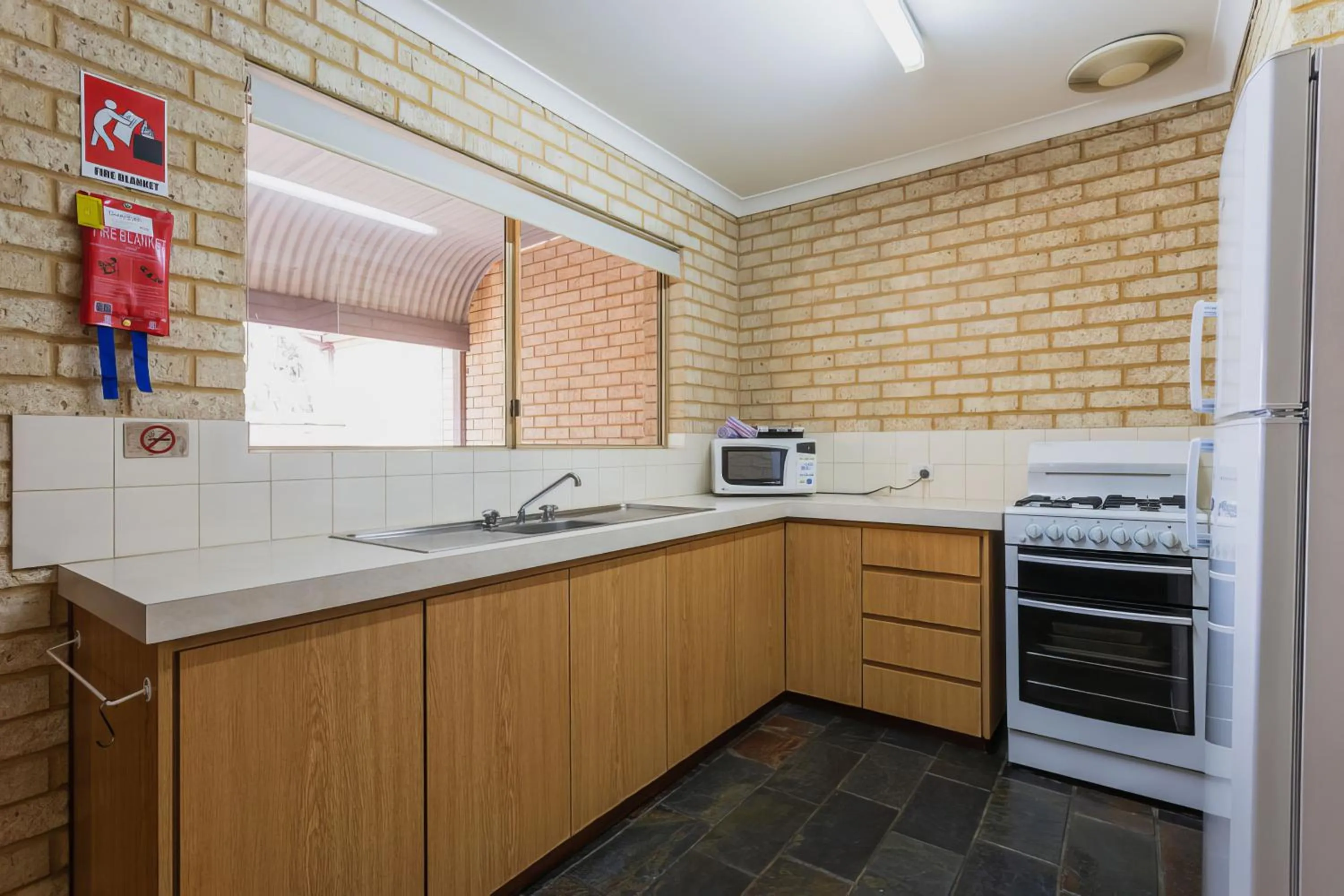 oven in Busselton Villas and Glamping Village