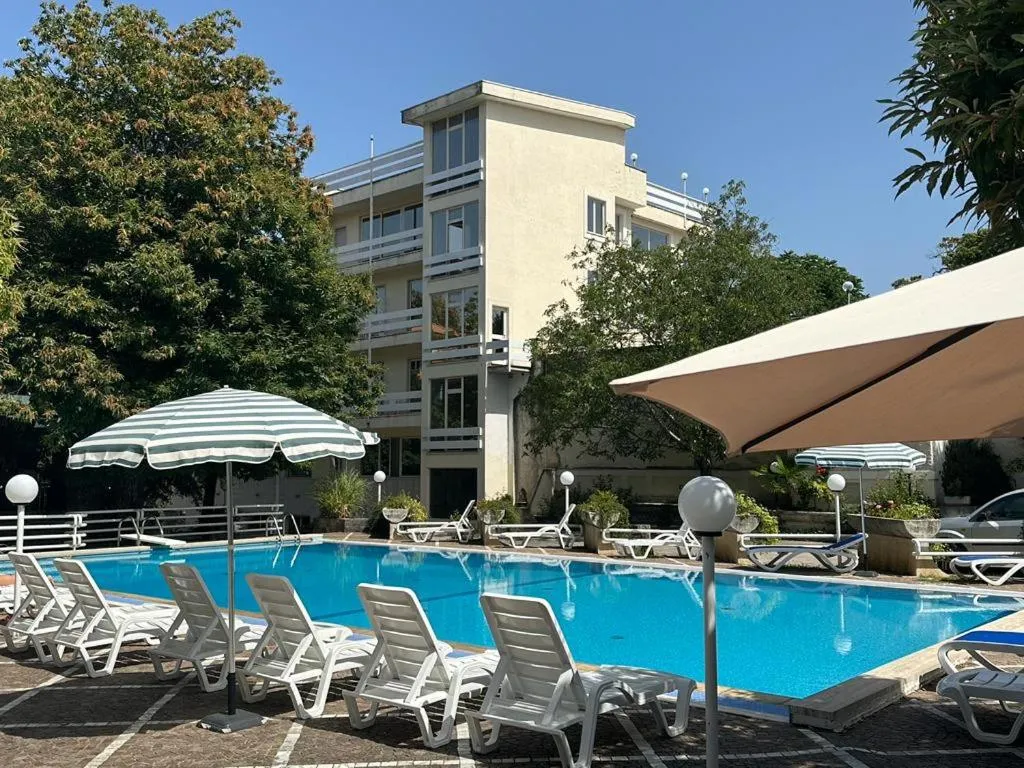 Swimming pool in Mondial Park Hotel
