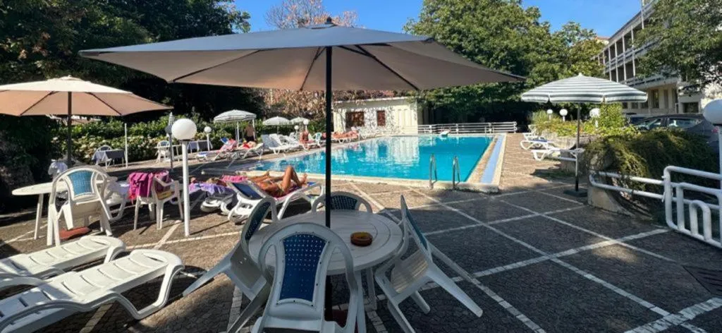 Swimming pool in Mondial Park Hotel