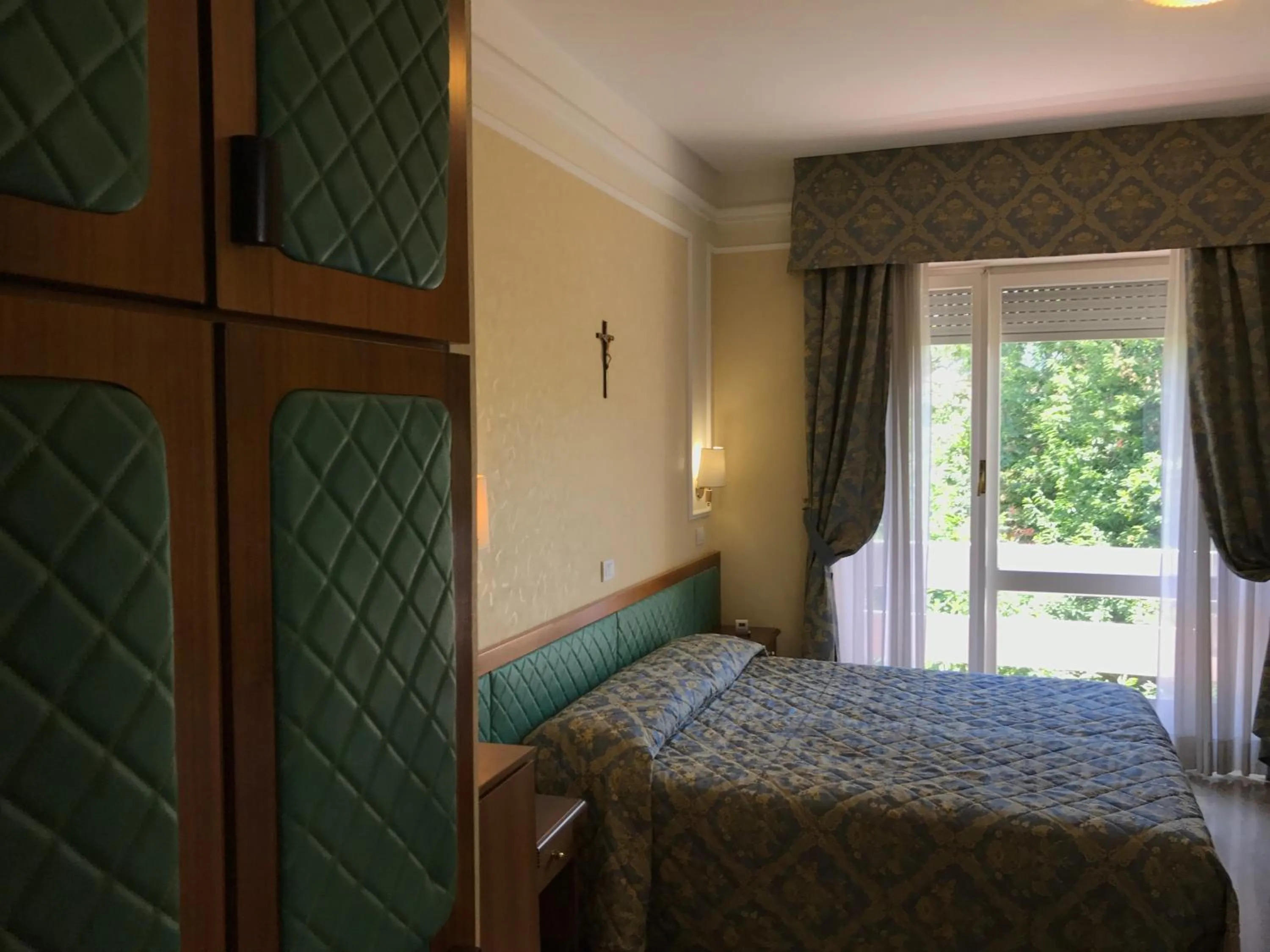 Bedroom in Mondial Park Hotel