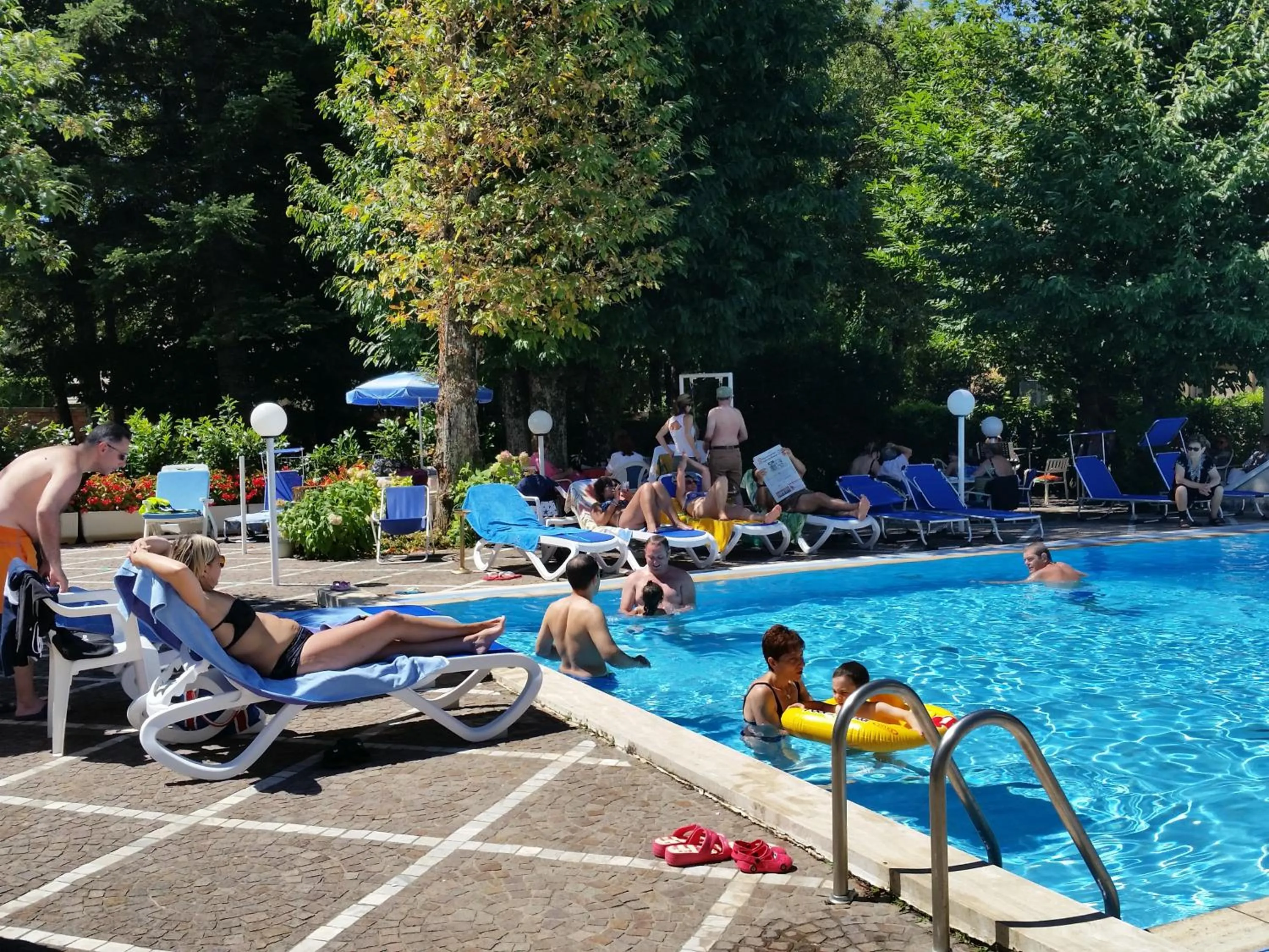 Swimming pool in Mondial Park Hotel