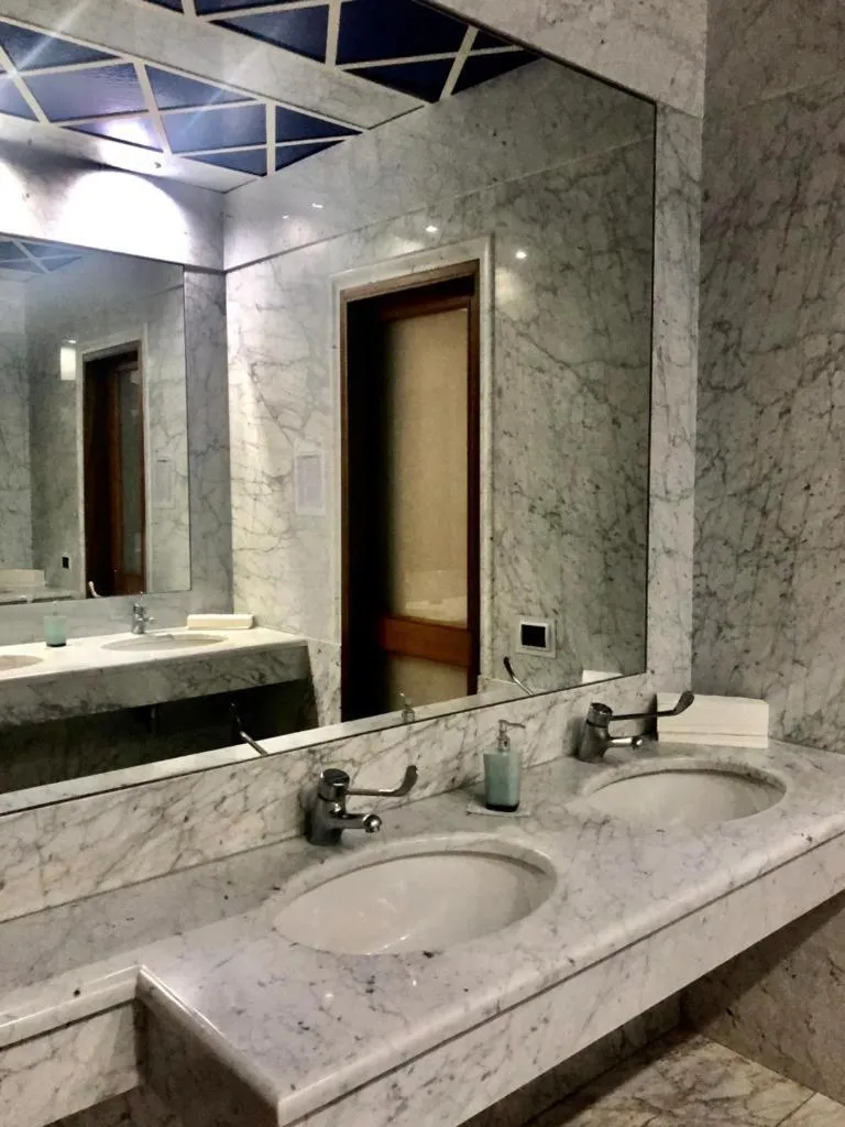 Bathroom in Mondial Park Hotel