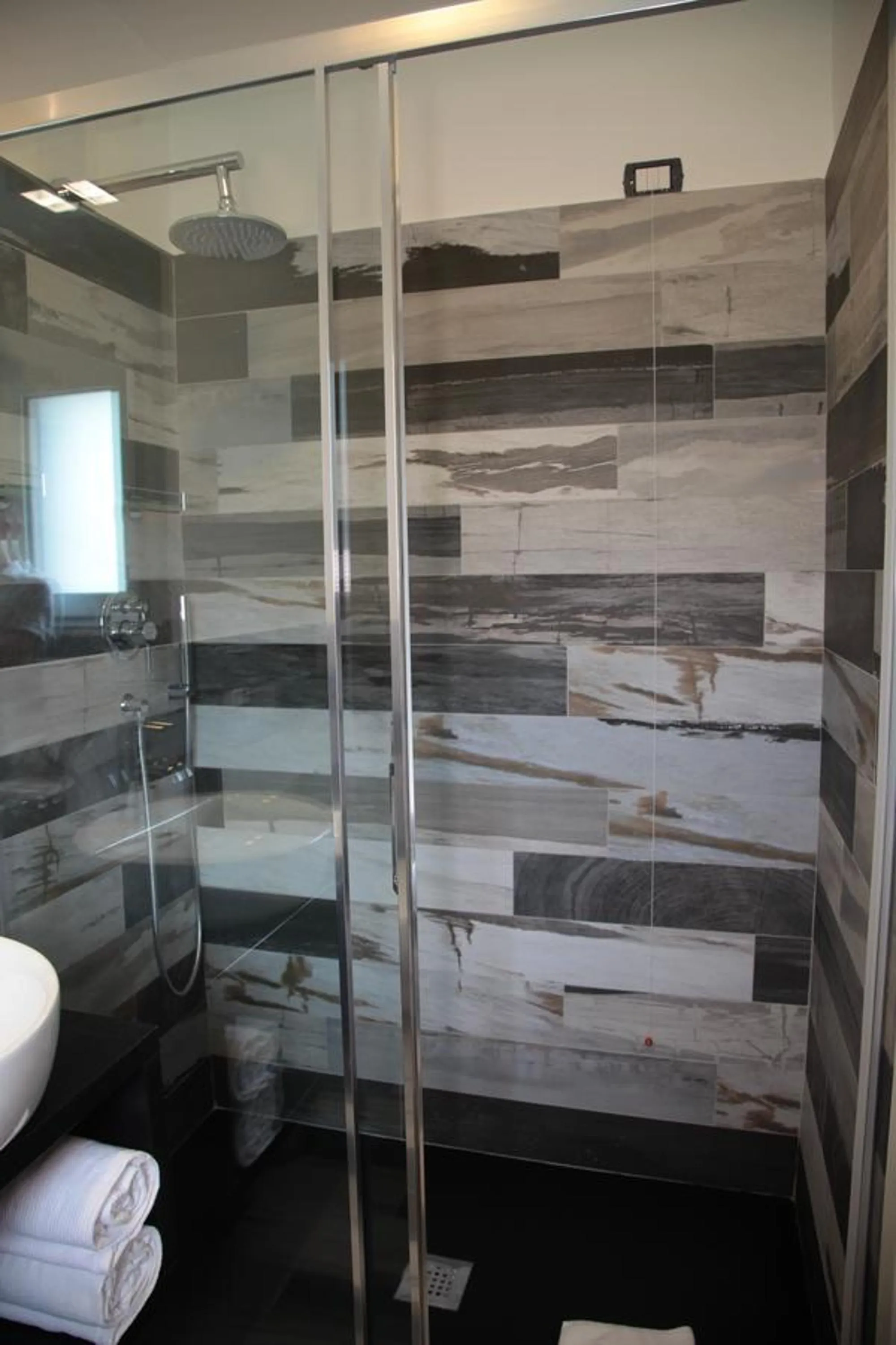 Shower in Residenza RoMa