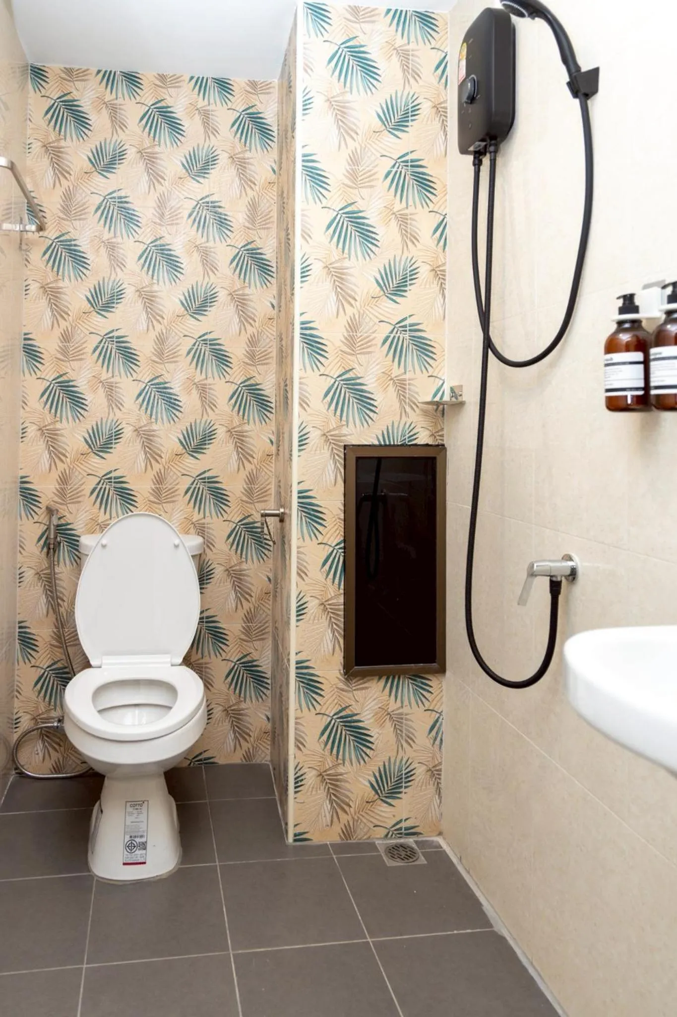 Bathroom in Sea Inn Pattaya