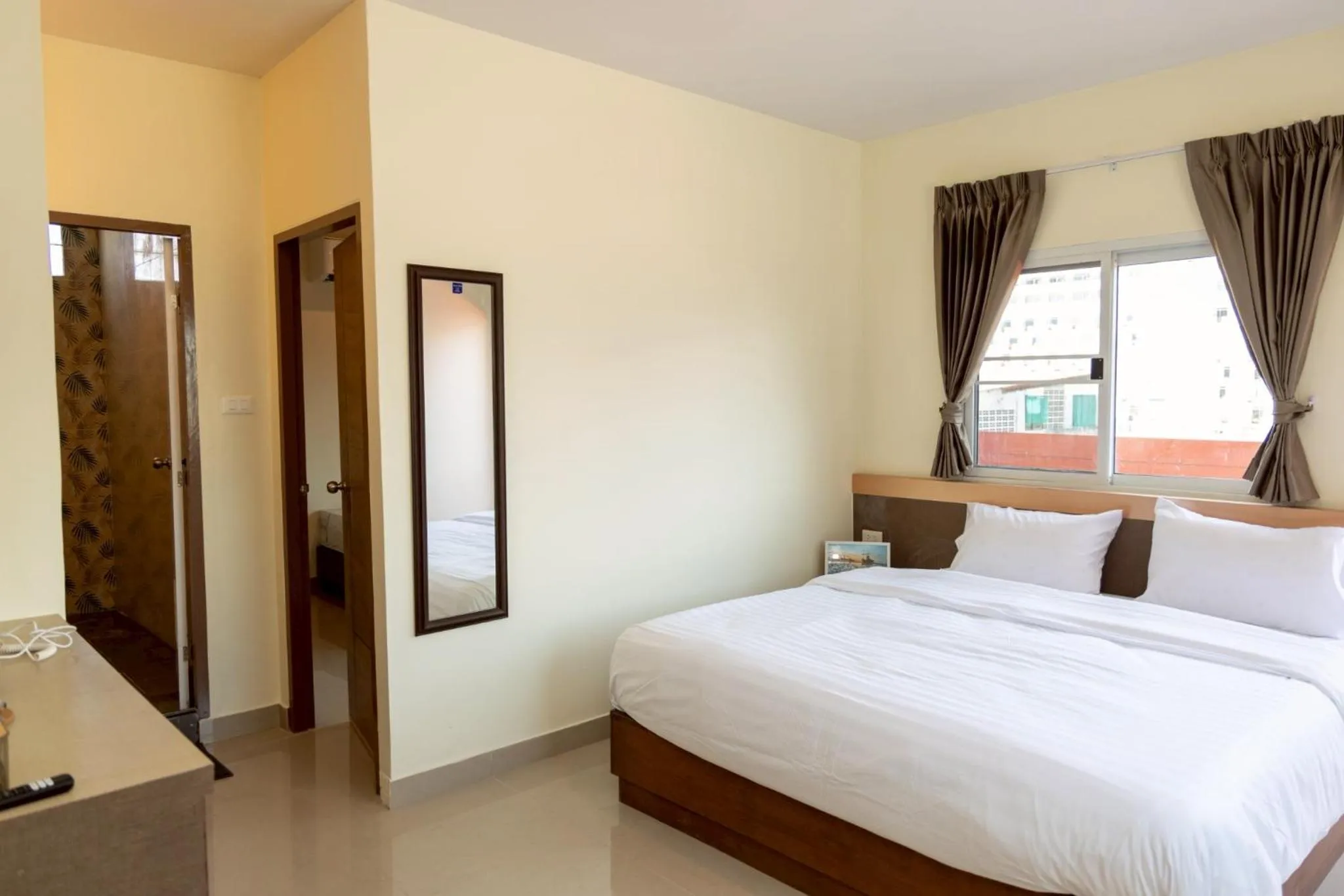 Bed in Sea Inn Pattaya