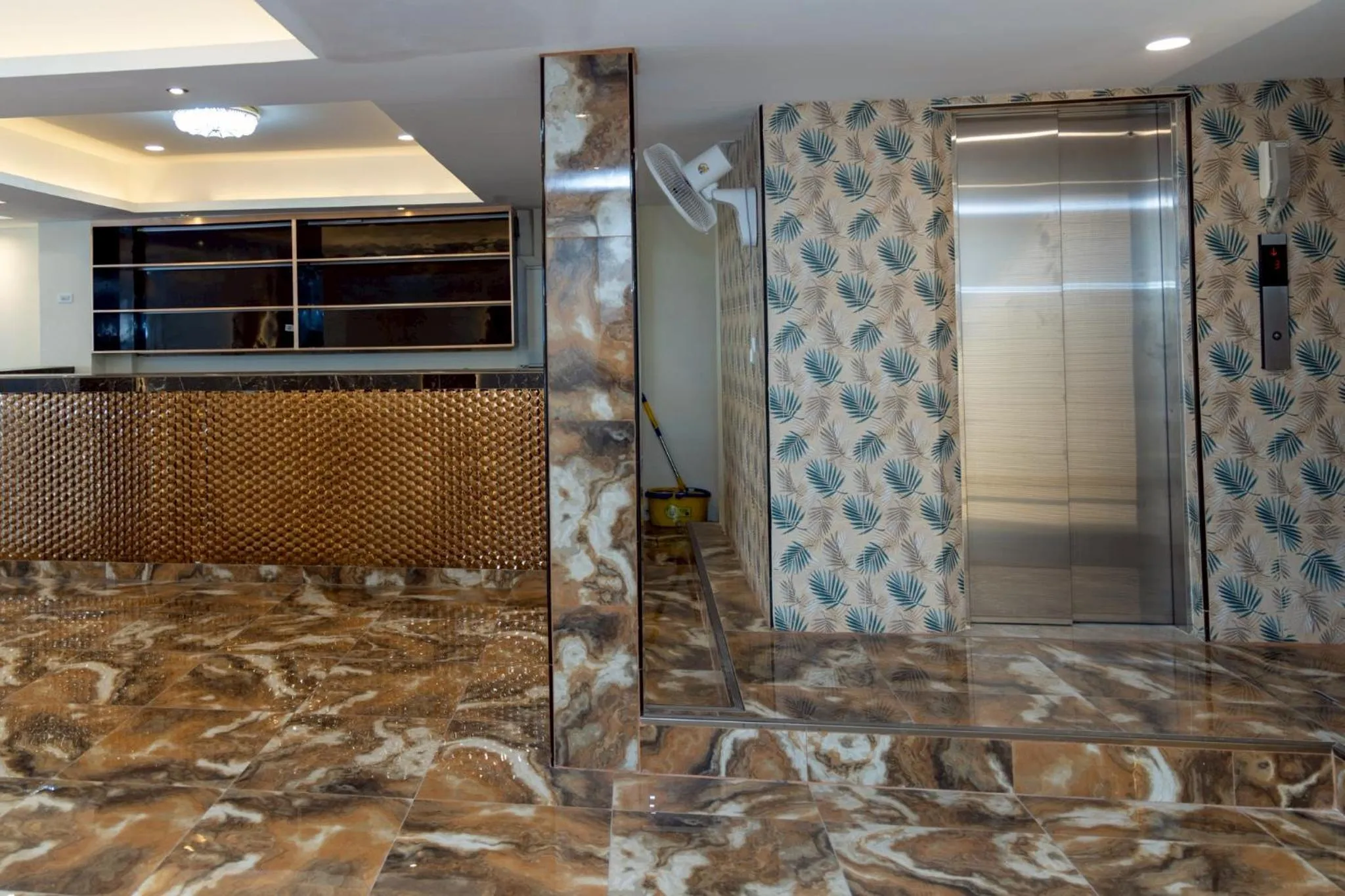 elevator in Sea Inn Pattaya