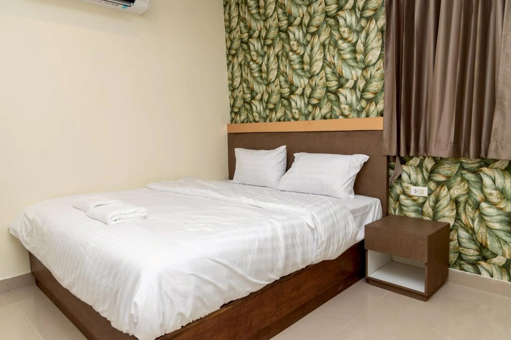 Bed in Sea Inn Pattaya