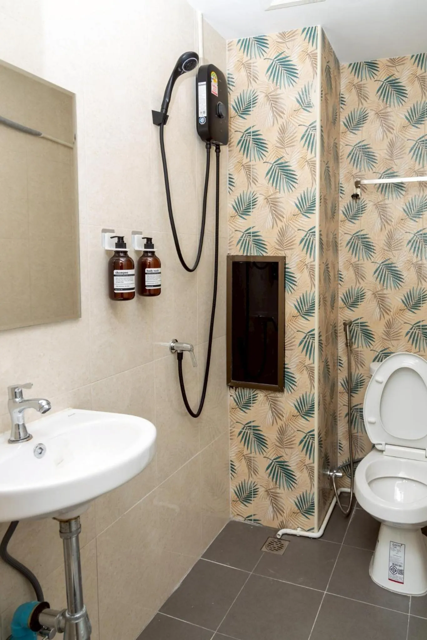 Bathroom in Sea Inn Pattaya