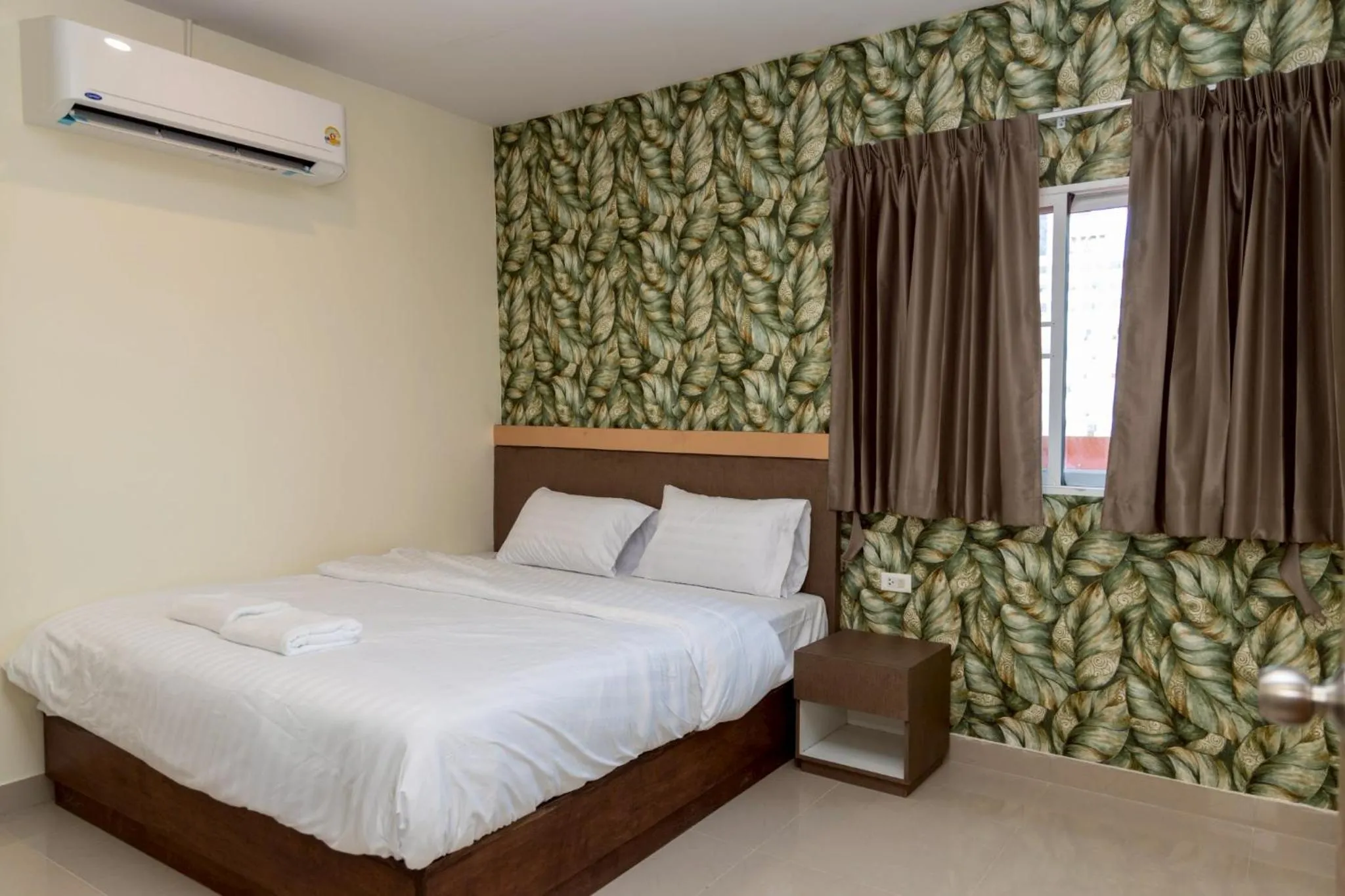 Bed in Sea Inn Pattaya