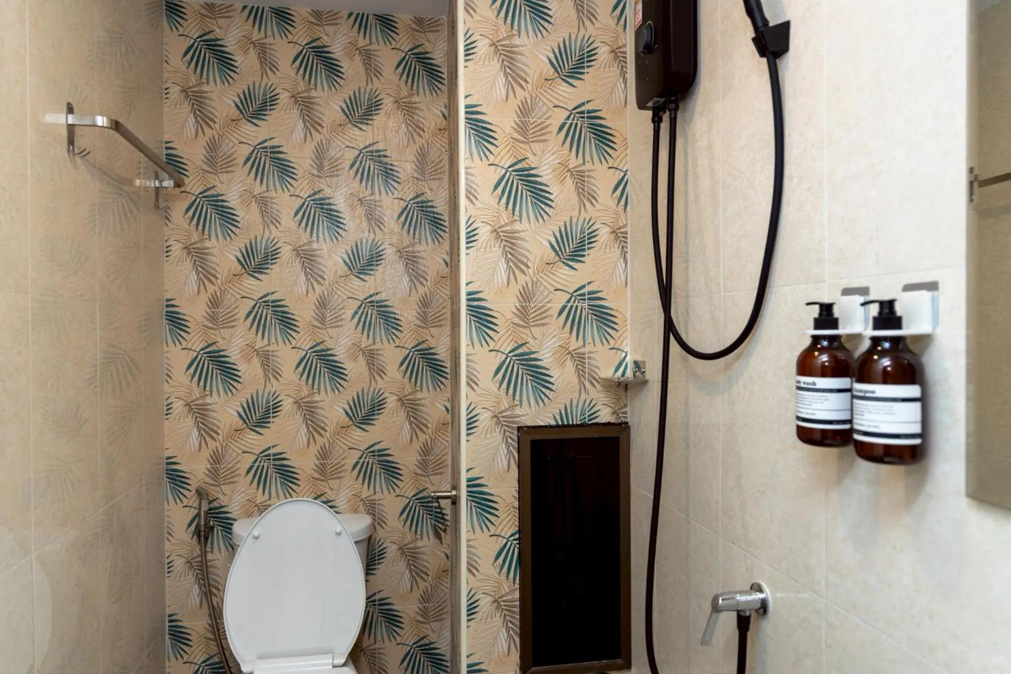 Shower in Sea Inn Pattaya