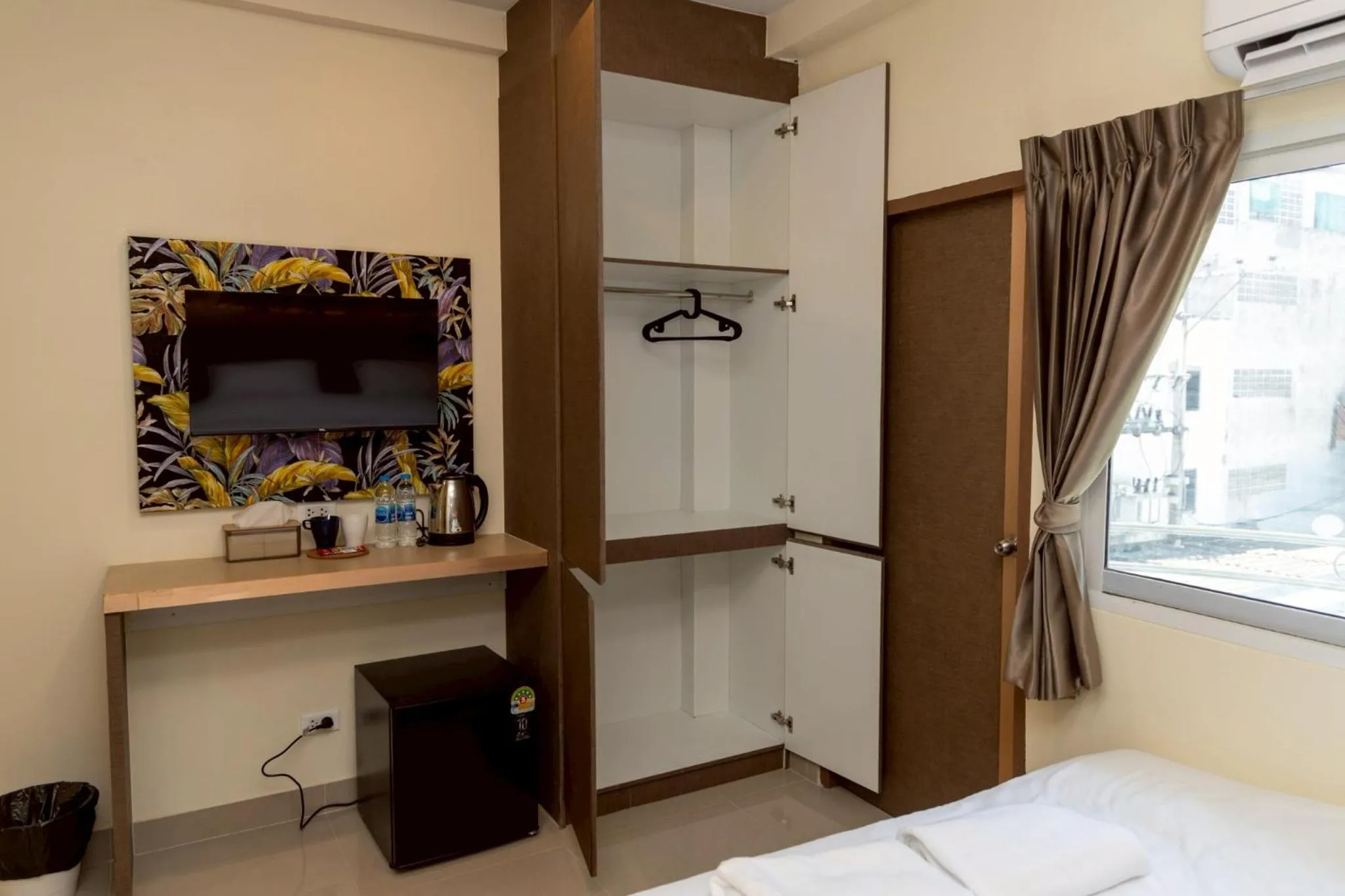 Bed in Sea Inn Pattaya