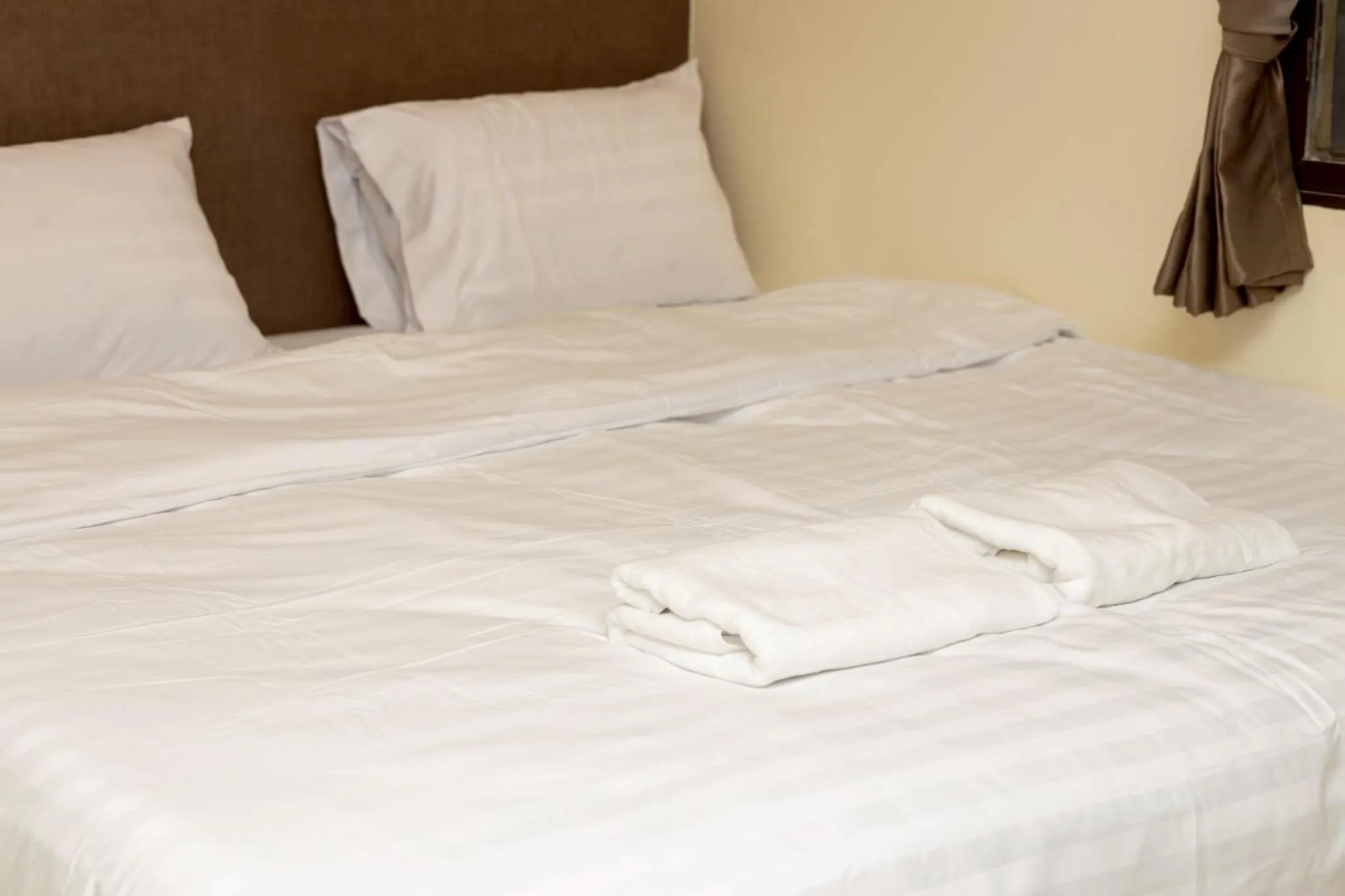 Bed in Sea Inn Pattaya