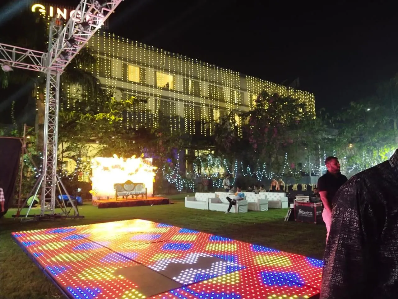 Evening entertainment in Ginger Gondia, Balaghat Road