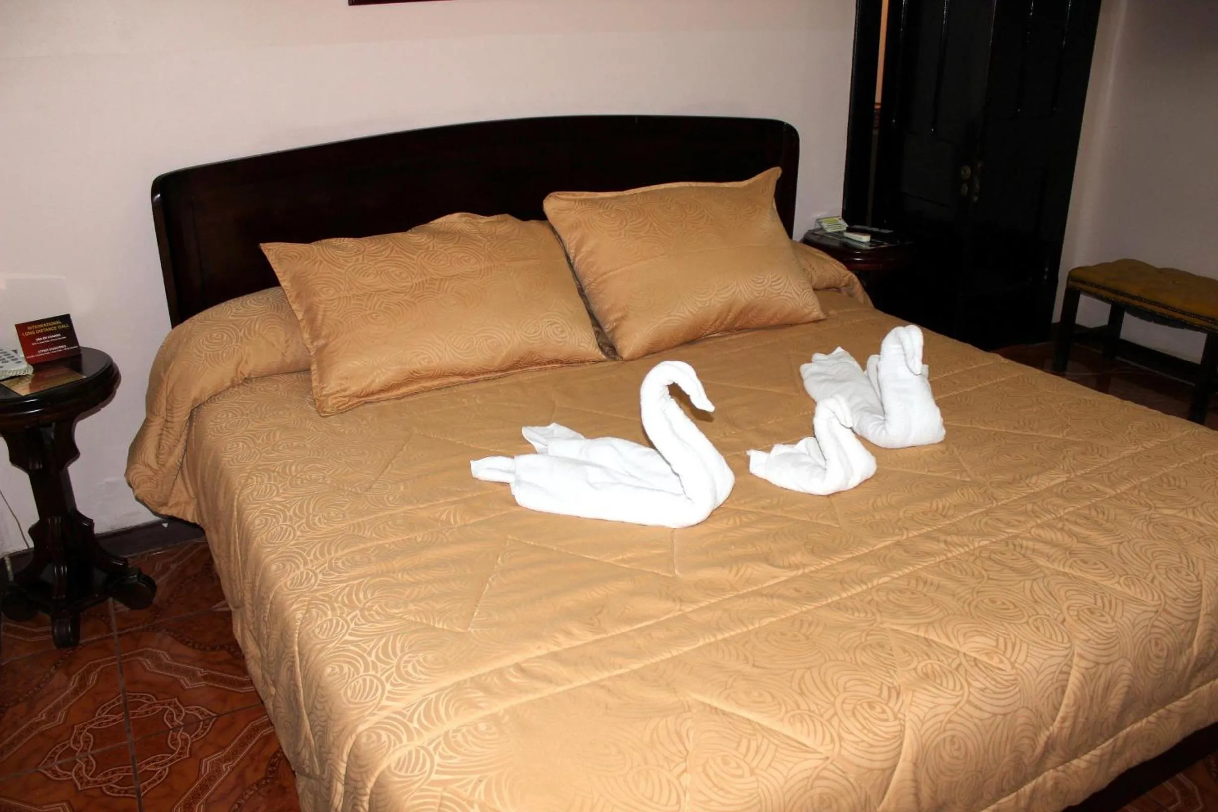 Bed in Sportsmens Lodge - Gentlemen's Club