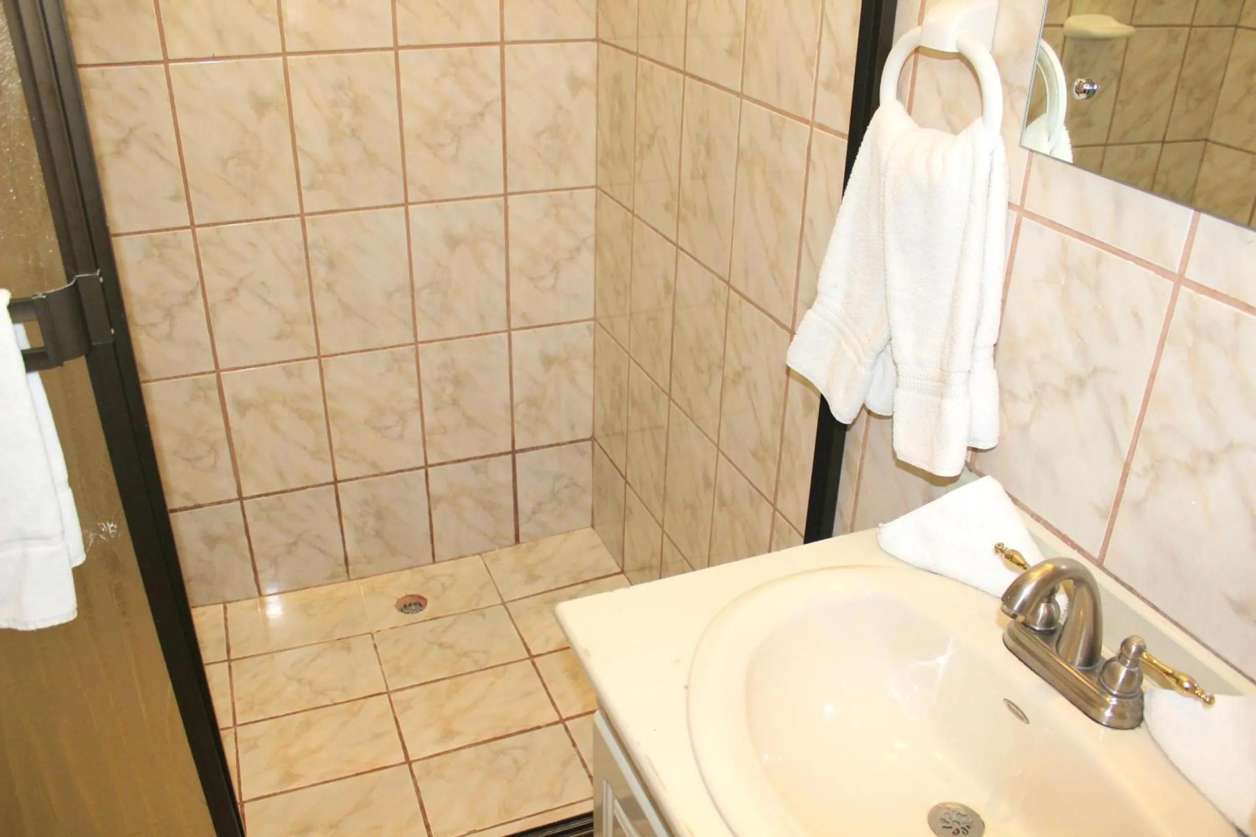 Bathroom in Sportsmens Lodge - Gentlemen's Club