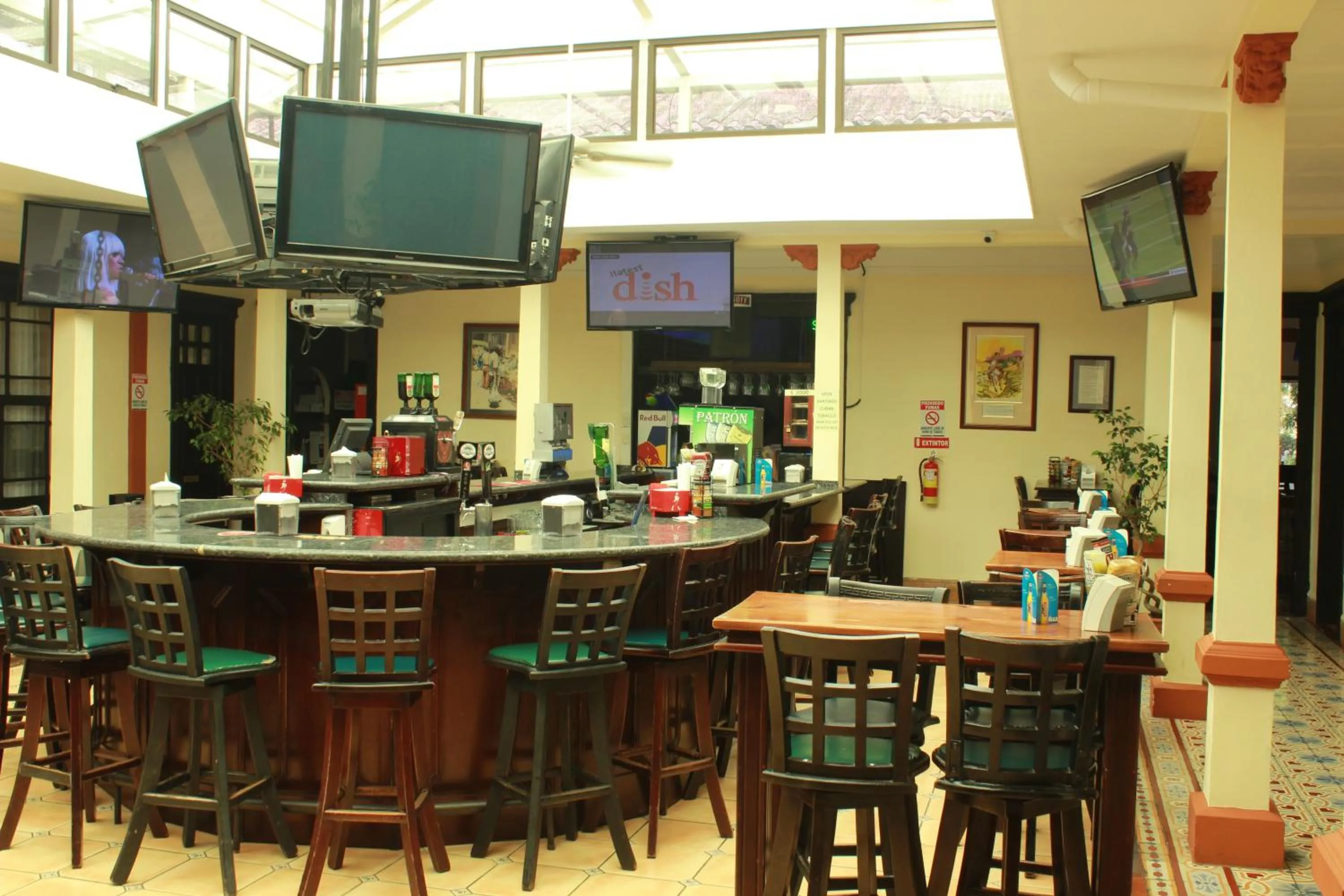 Restaurant/places to eat in Sportsmens Lodge - Gentlemen's Club