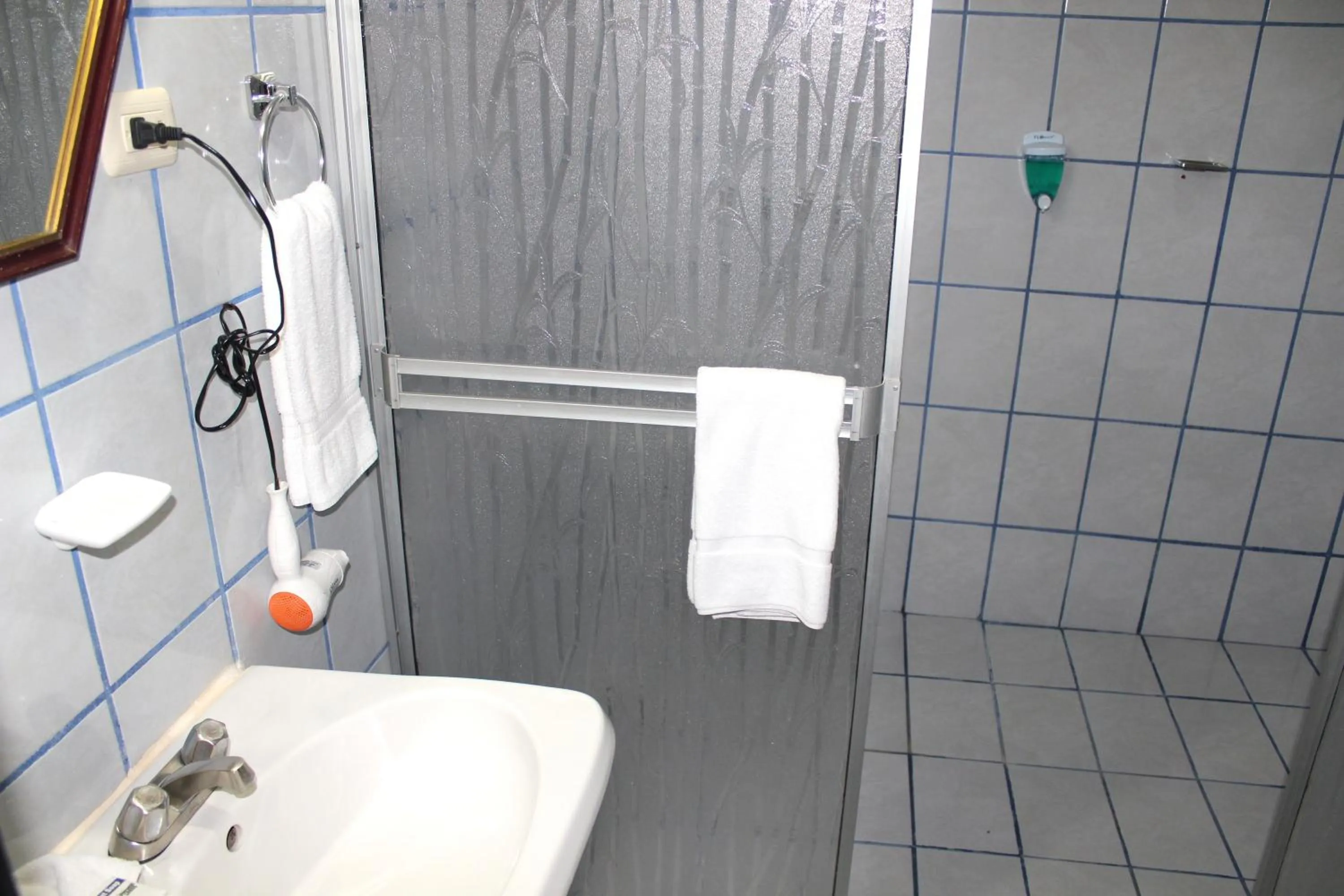 Bathroom in Sportsmens Lodge - Gentlemen's Club