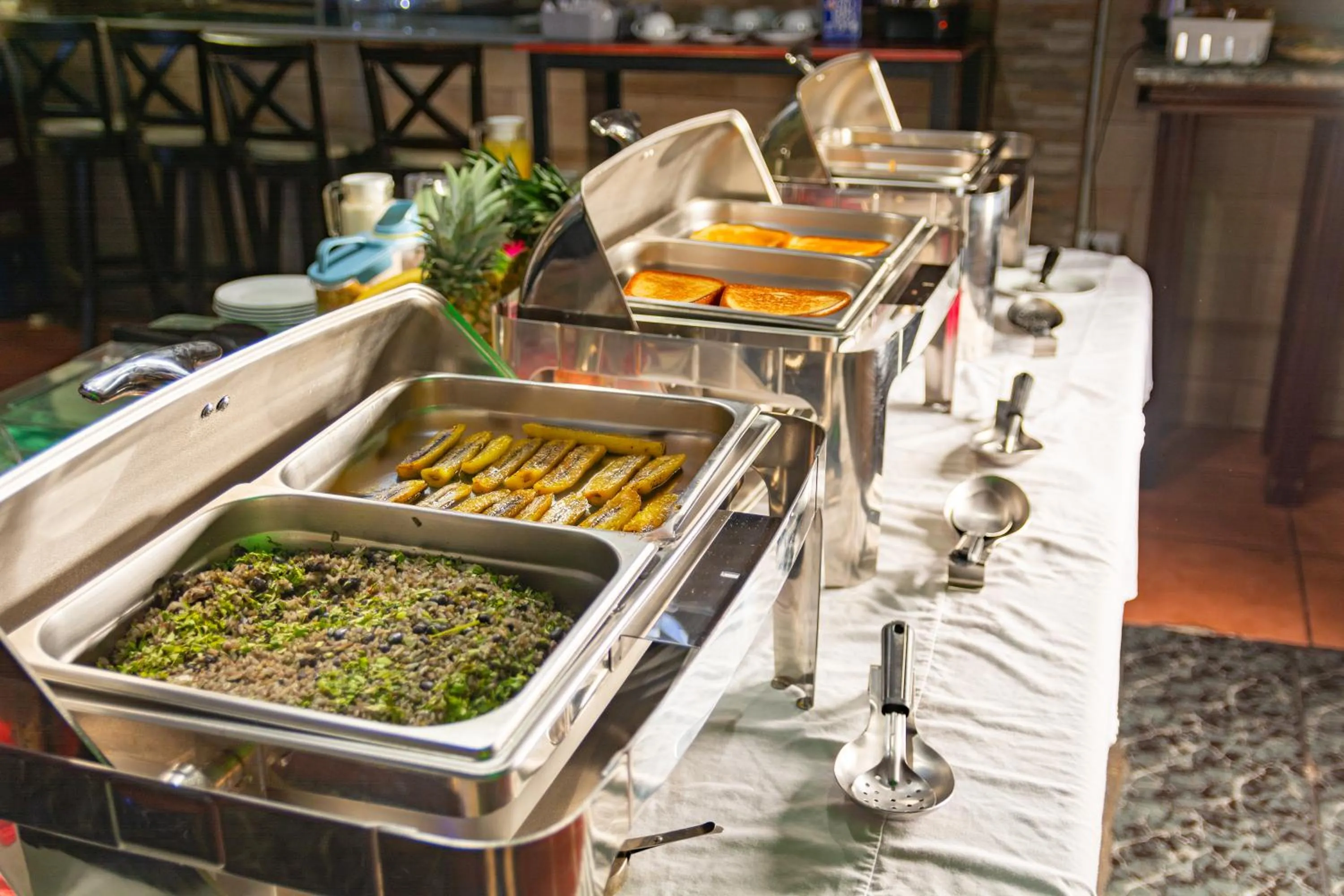 Buffet breakfast in Sportsmens Lodge - Gentlemen's Club