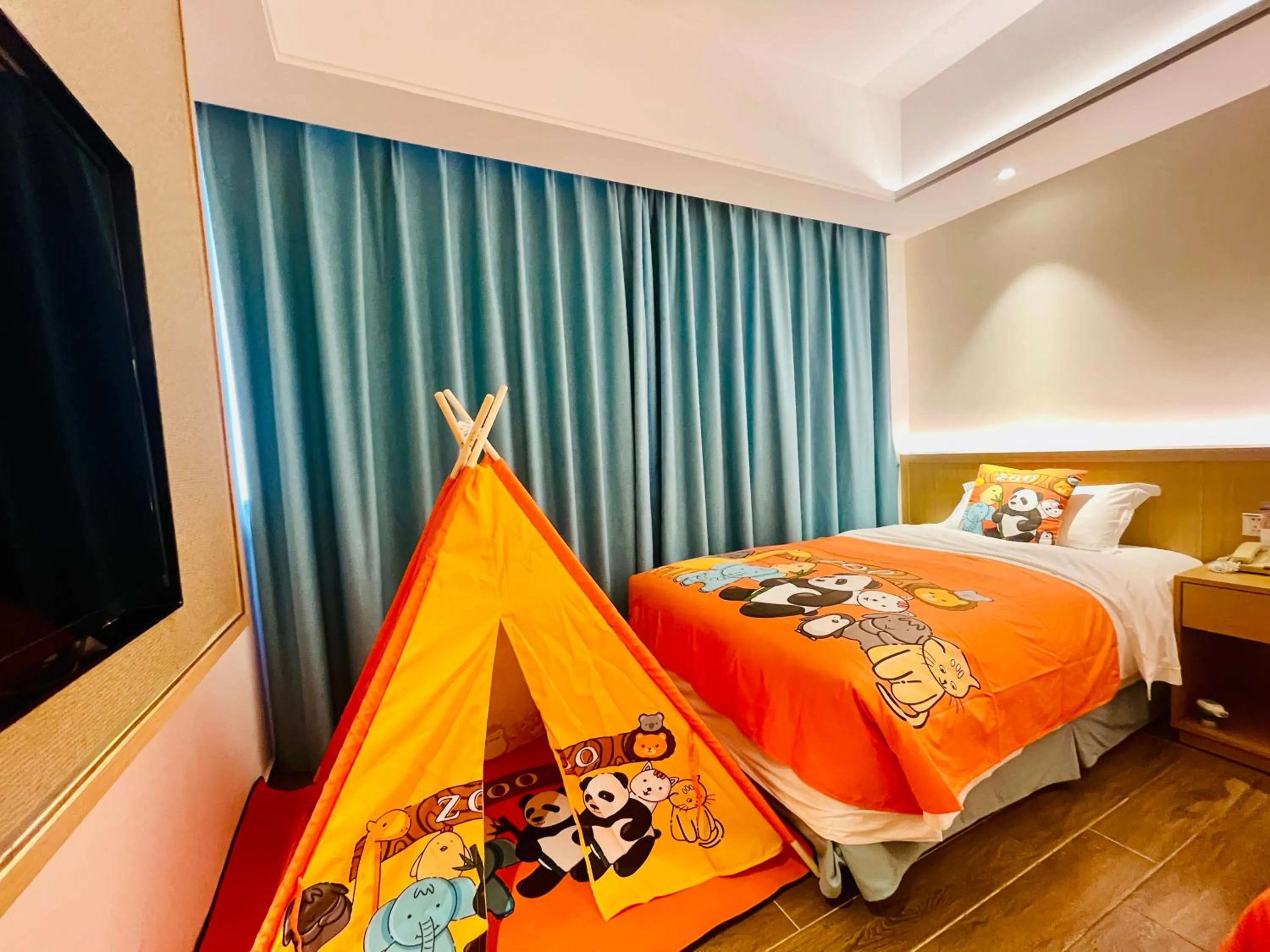 Bed in Sanya South China Hotel