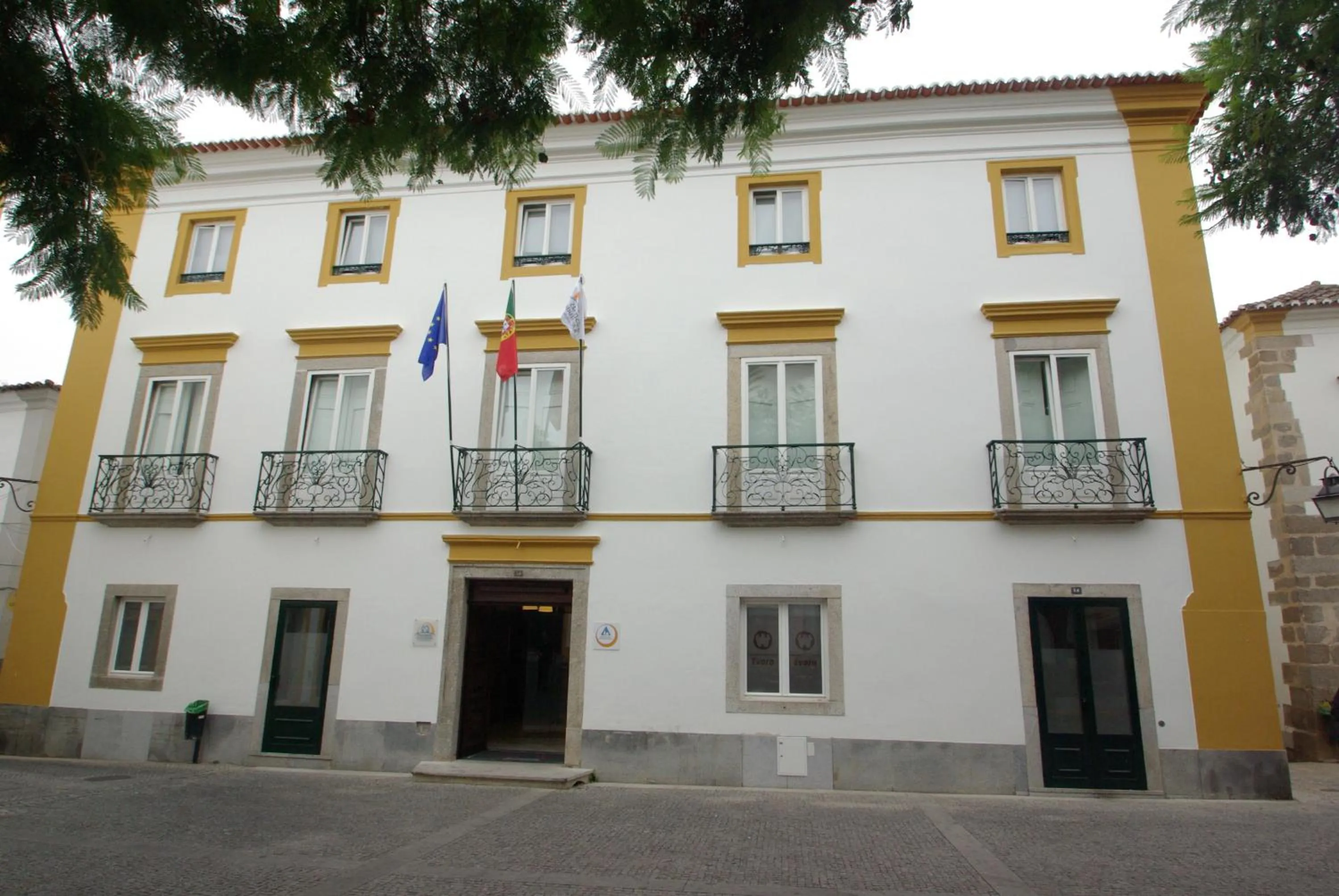 Facade/entrance in HI Évora – Pousada de Juventude