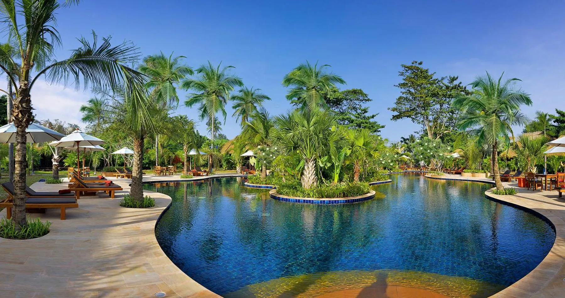 Swimming pool in Mali Resort Sunrise Beach