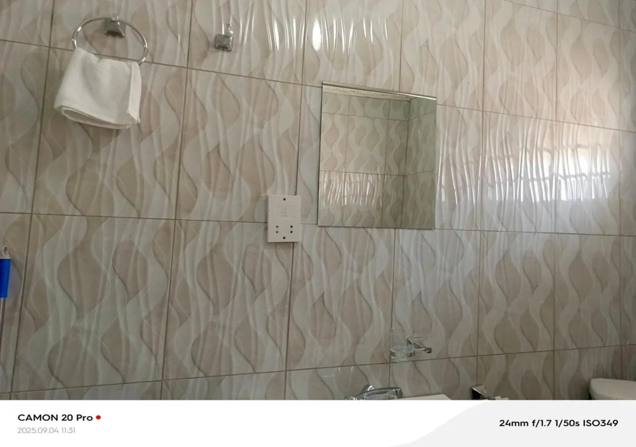 Shower in Raneziah Guesthouse