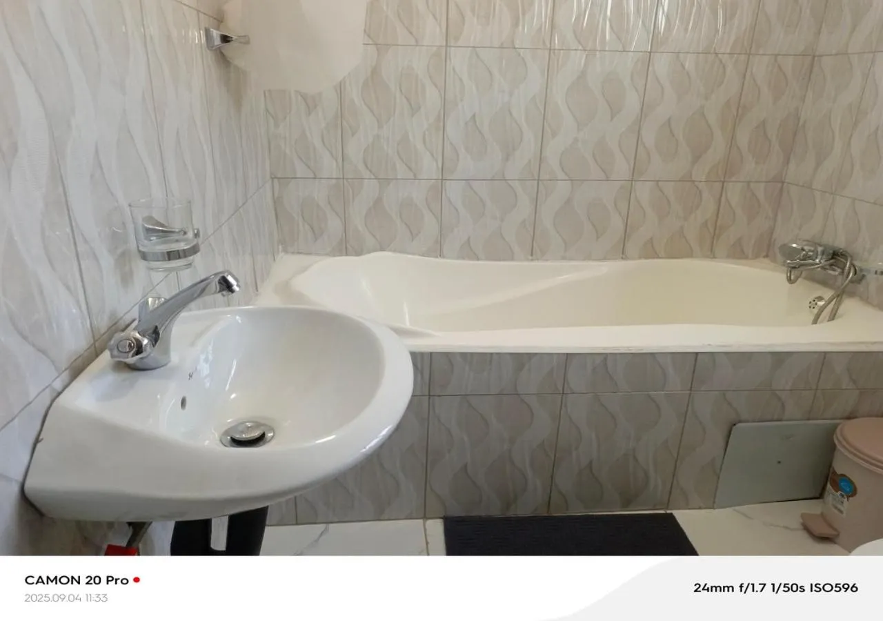 Bathroom in Raneziah Guesthouse