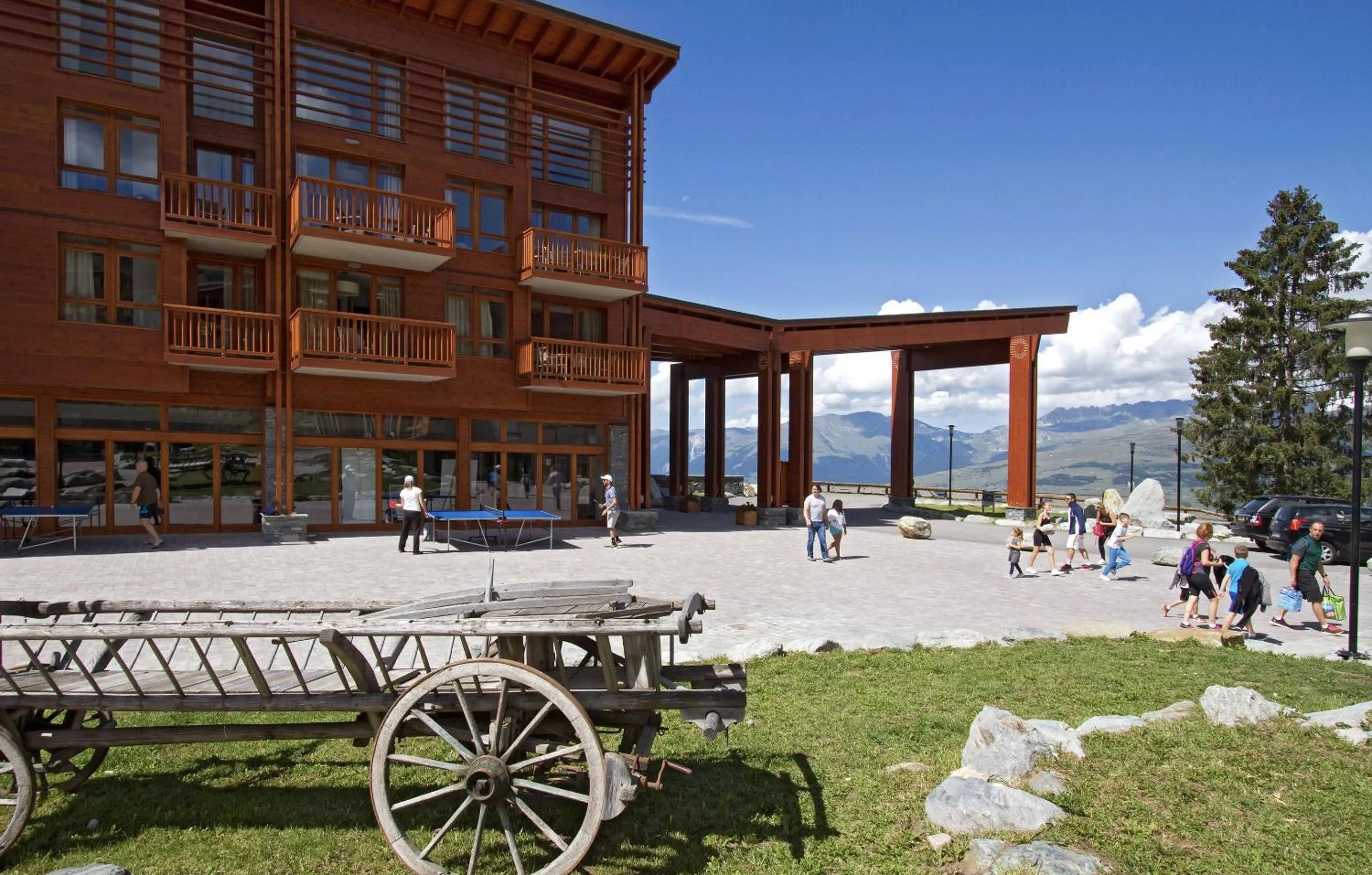Facade/entrance in Hôtel Eden by Odalys
