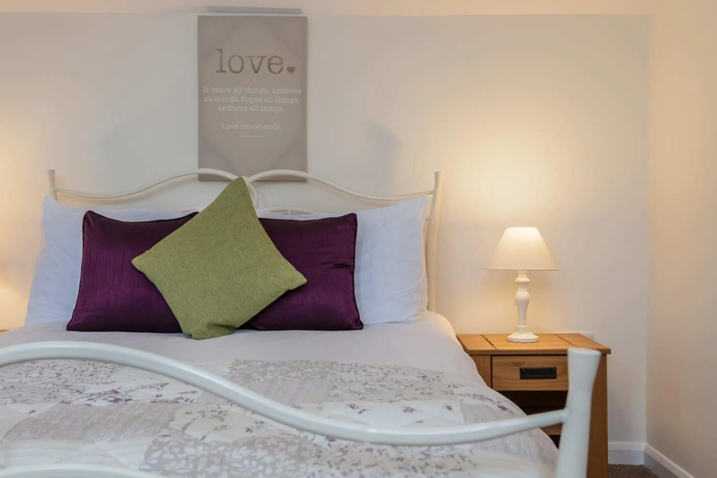 Bed in The Grainary Cottages