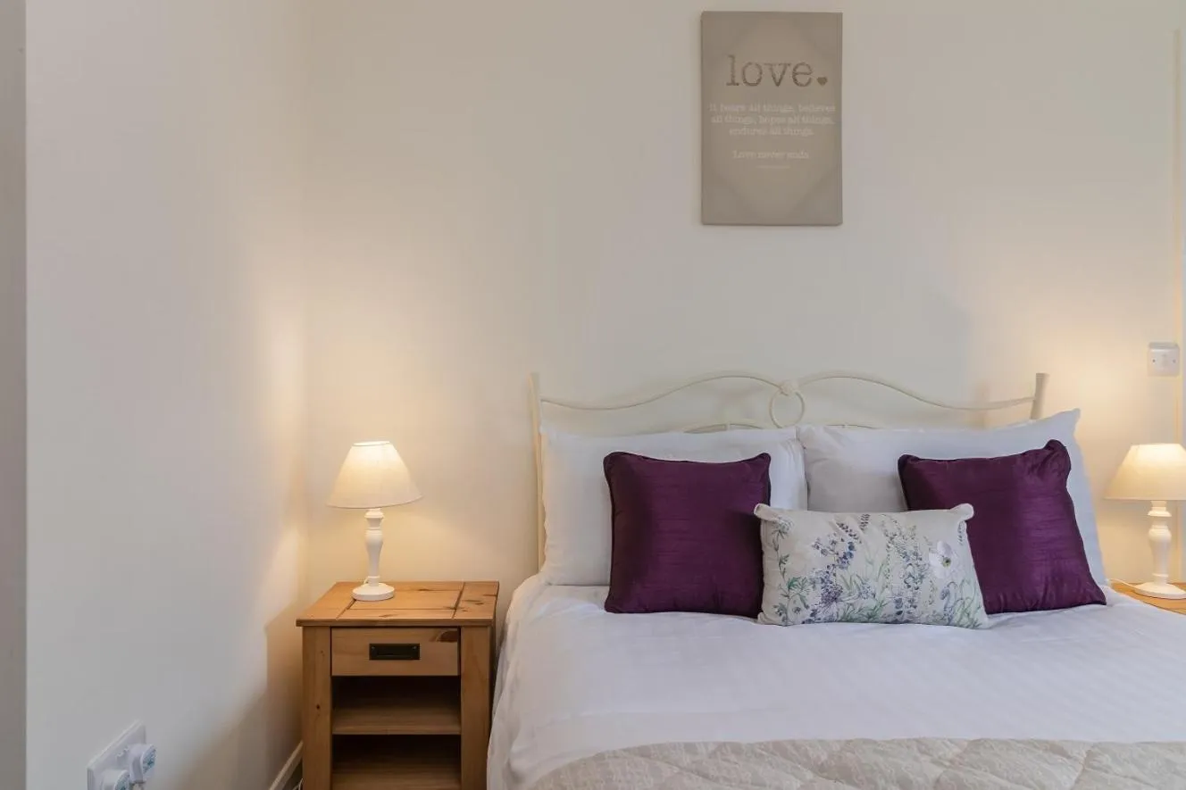 Bed in The Grainary Cottages