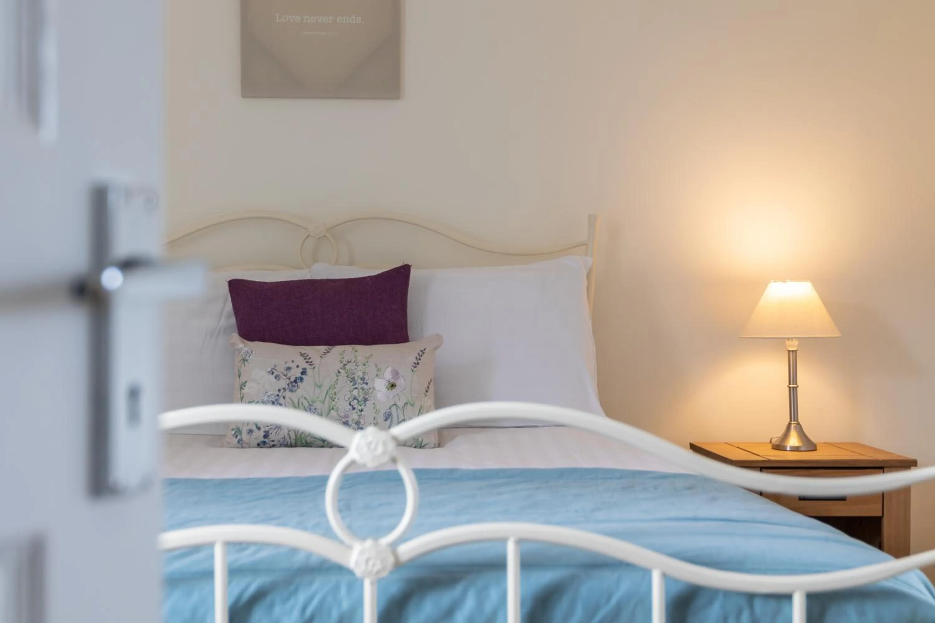 Bed in The Grainary Cottages