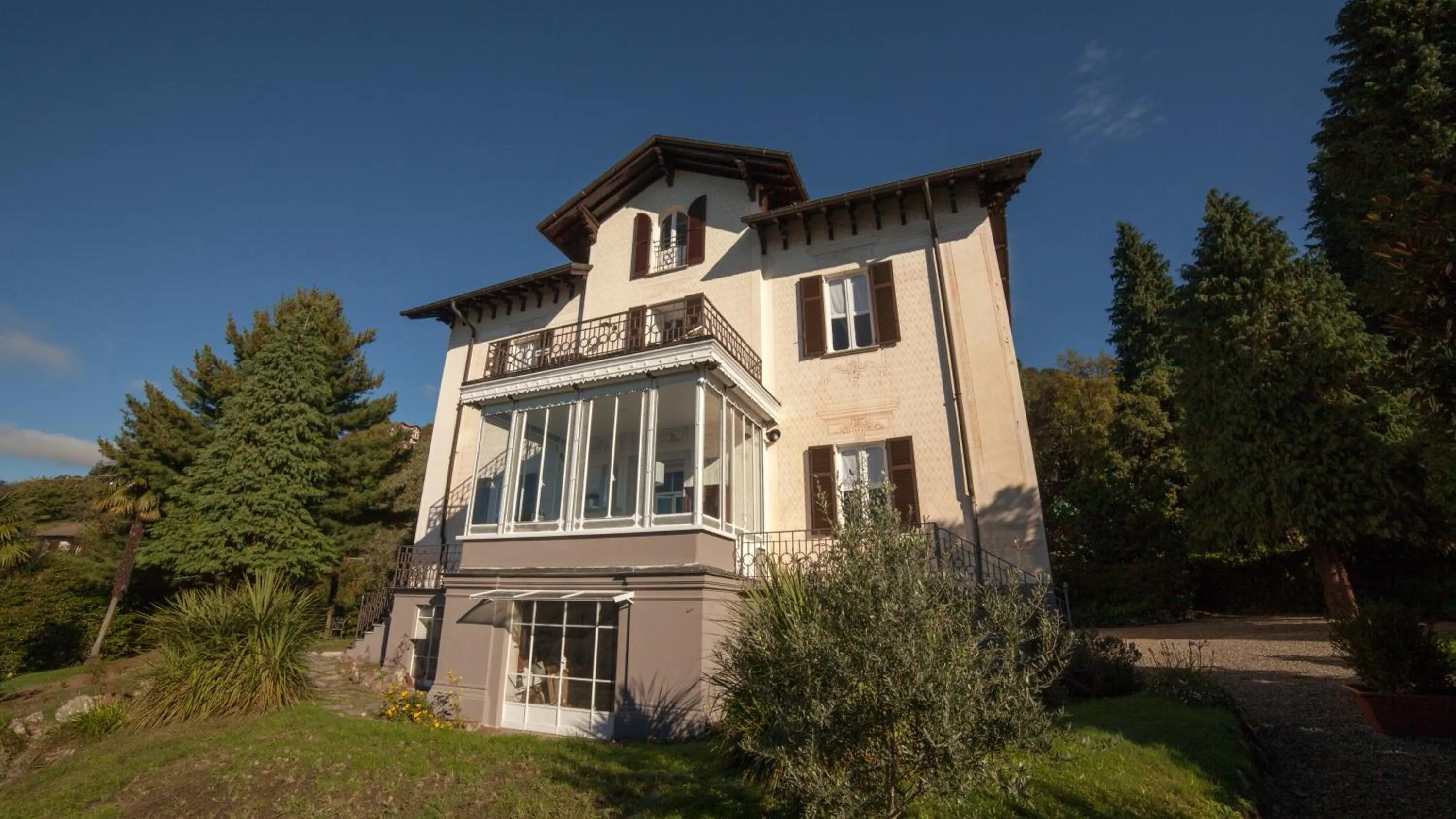 Property building in Venegoni Maison De Charme