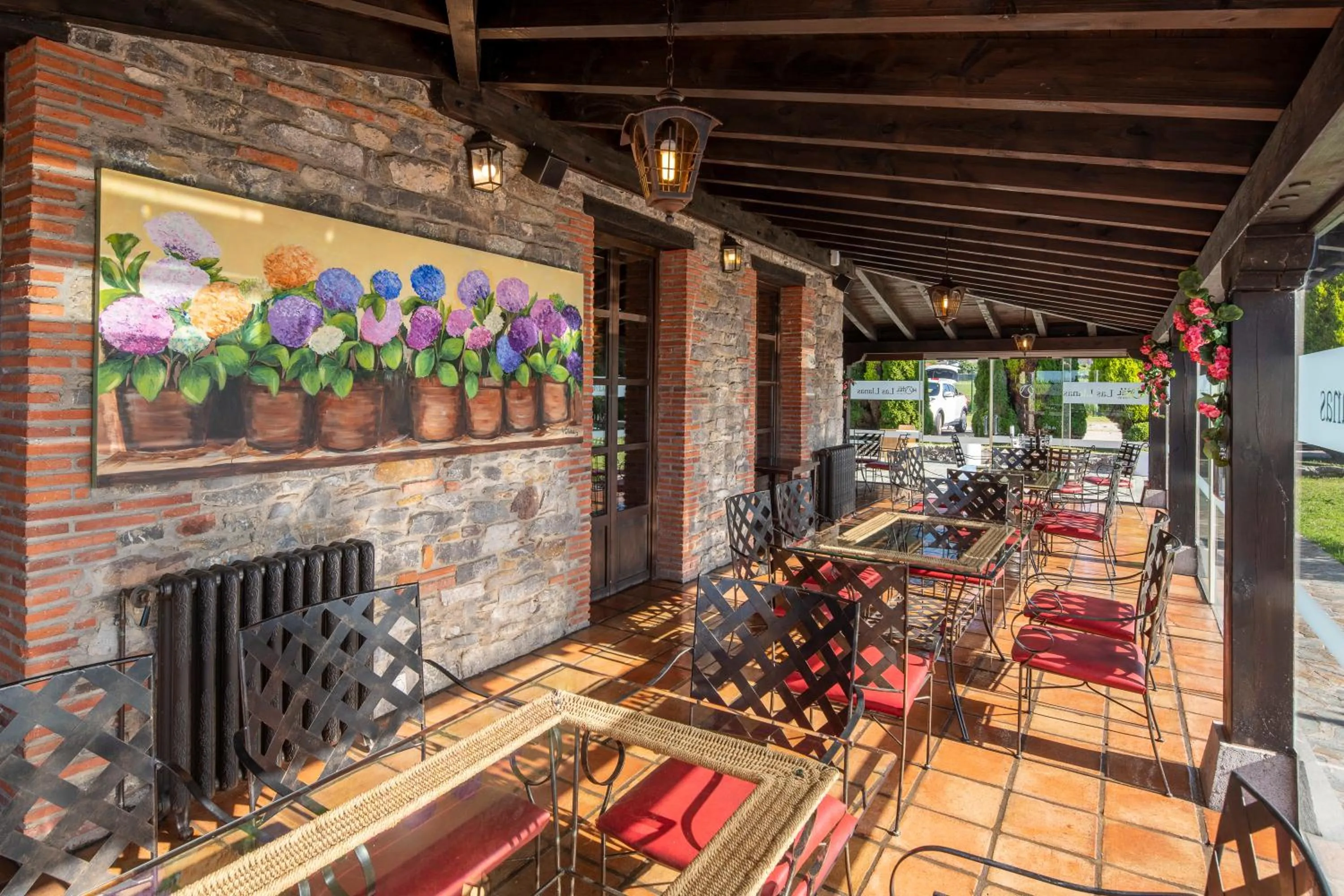 Restaurant/places to eat in Globales Playa de Las Llanas