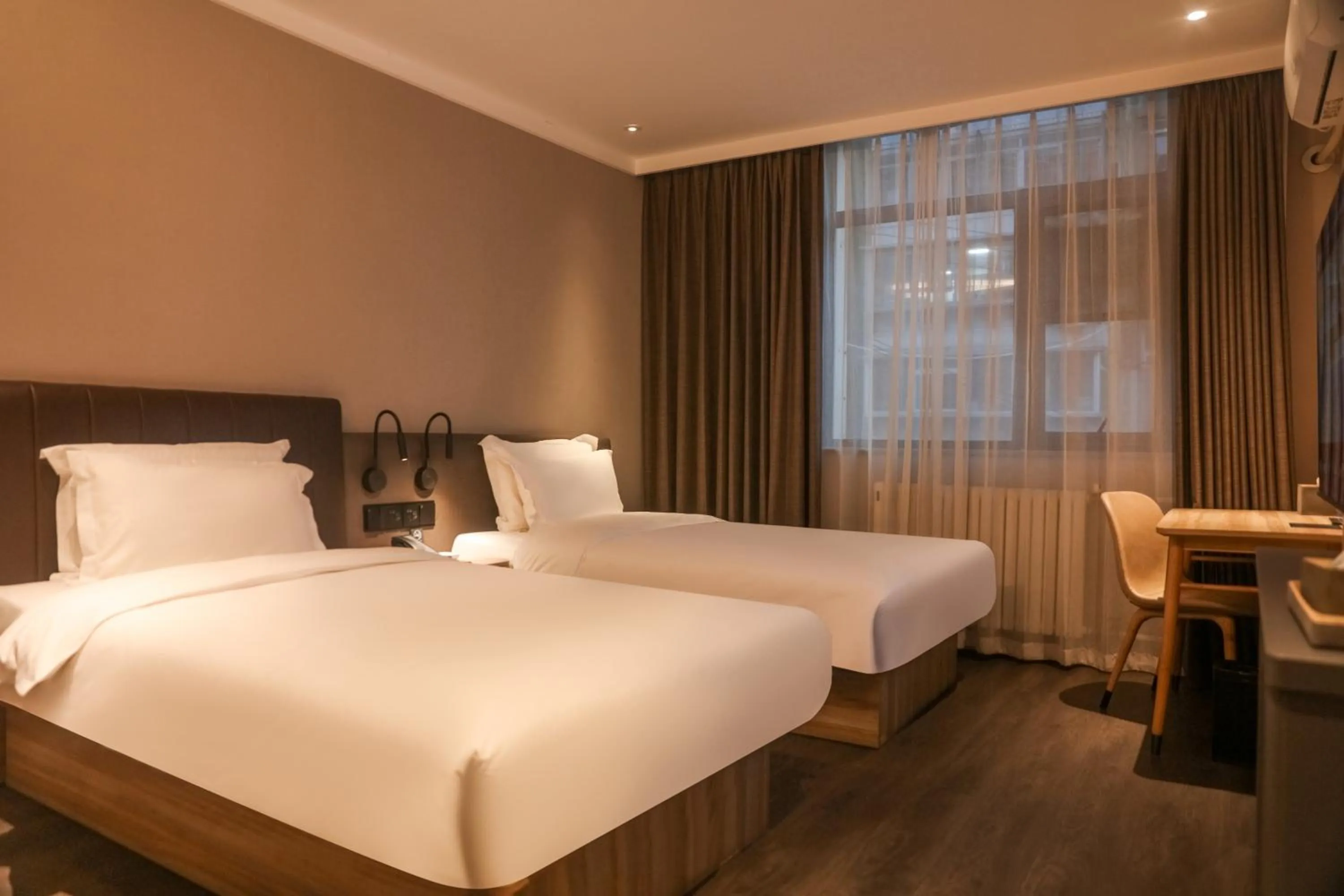 Photo of the whole room, Bed in Hanting Hotel Beijing Zhixin Road University of Science and Technology