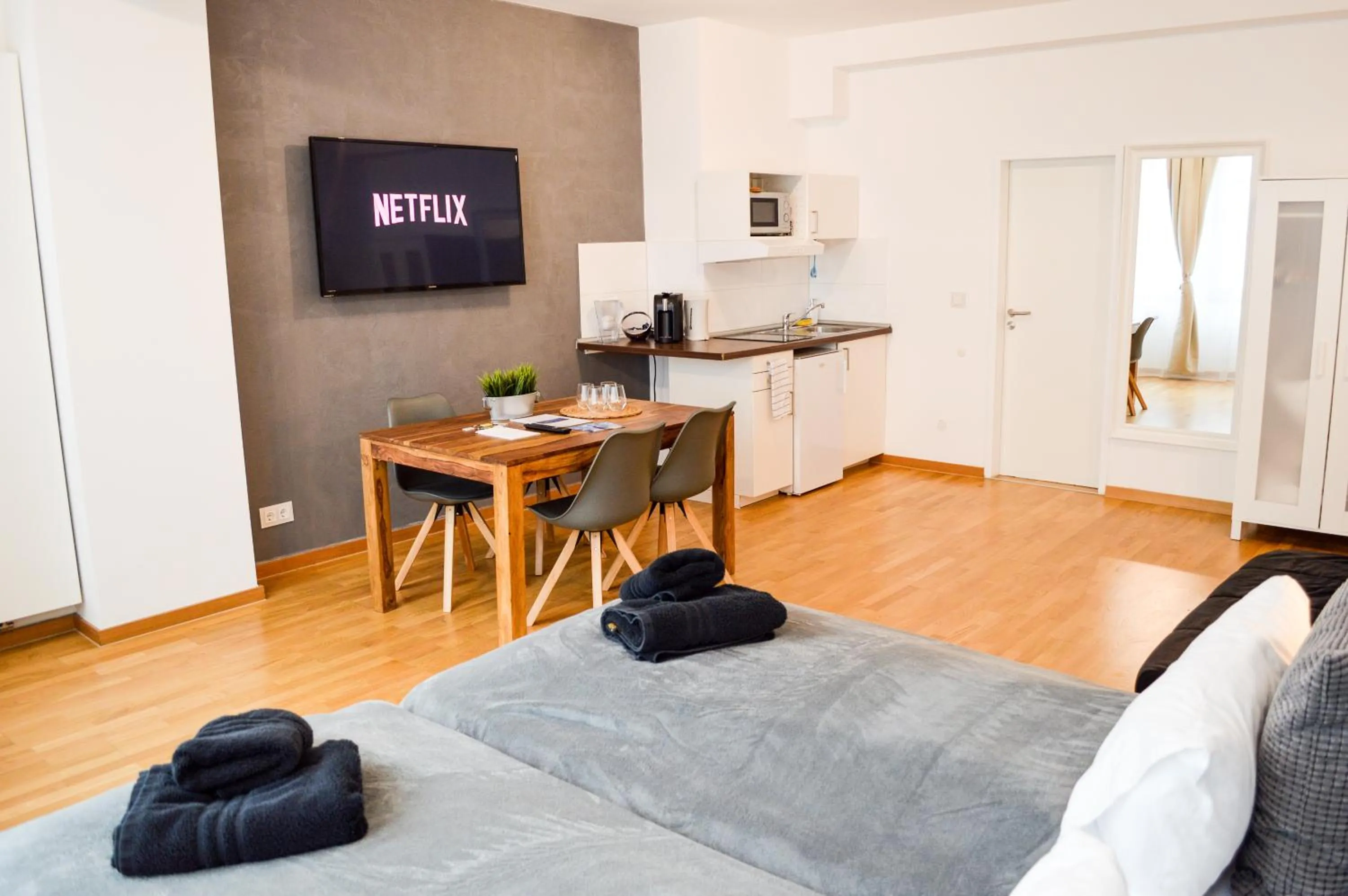 TV and multimedia in Centerapartments Tonhallenstraße