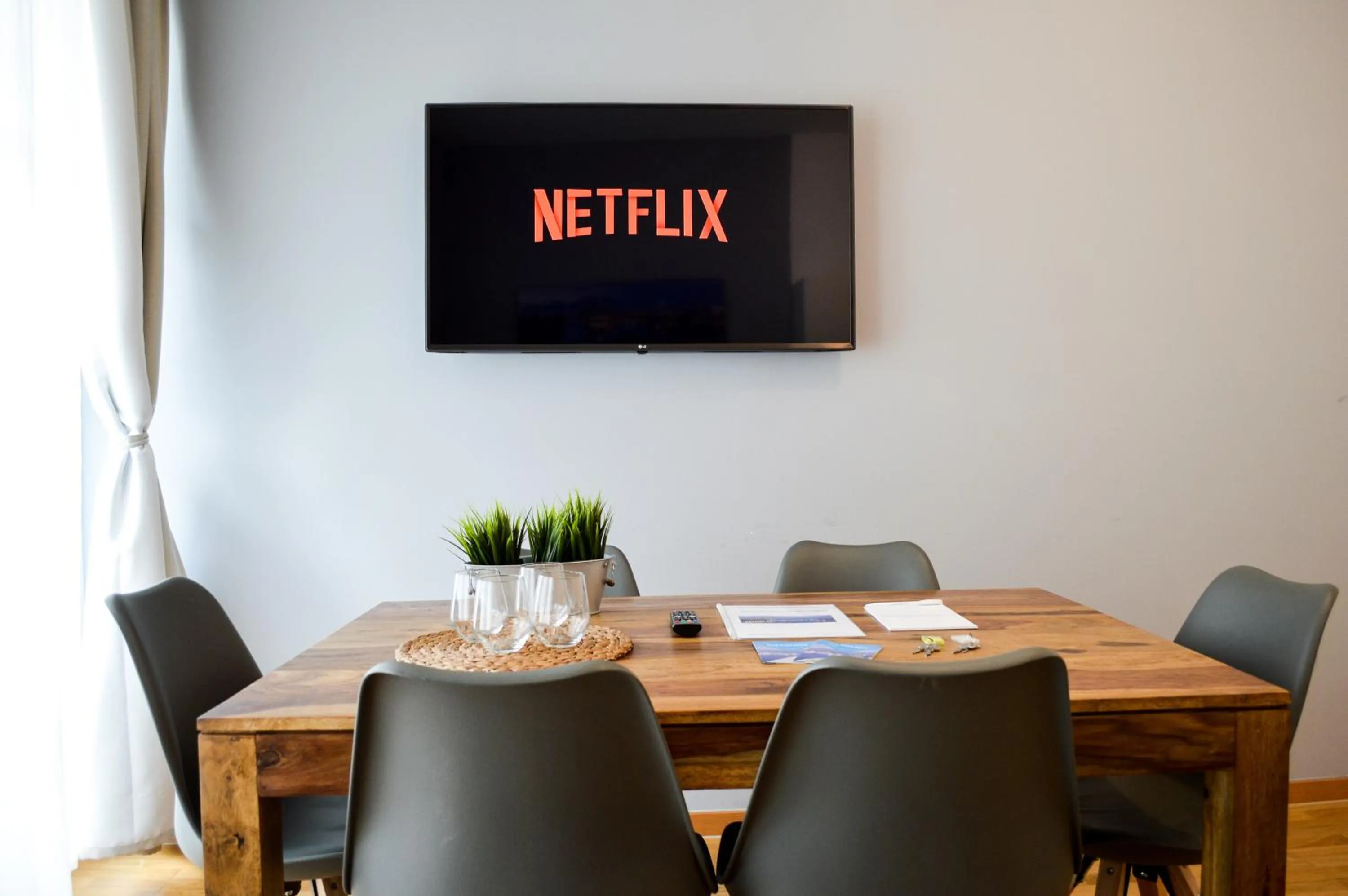 TV and multimedia in Centerapartments Tonhallenstraße