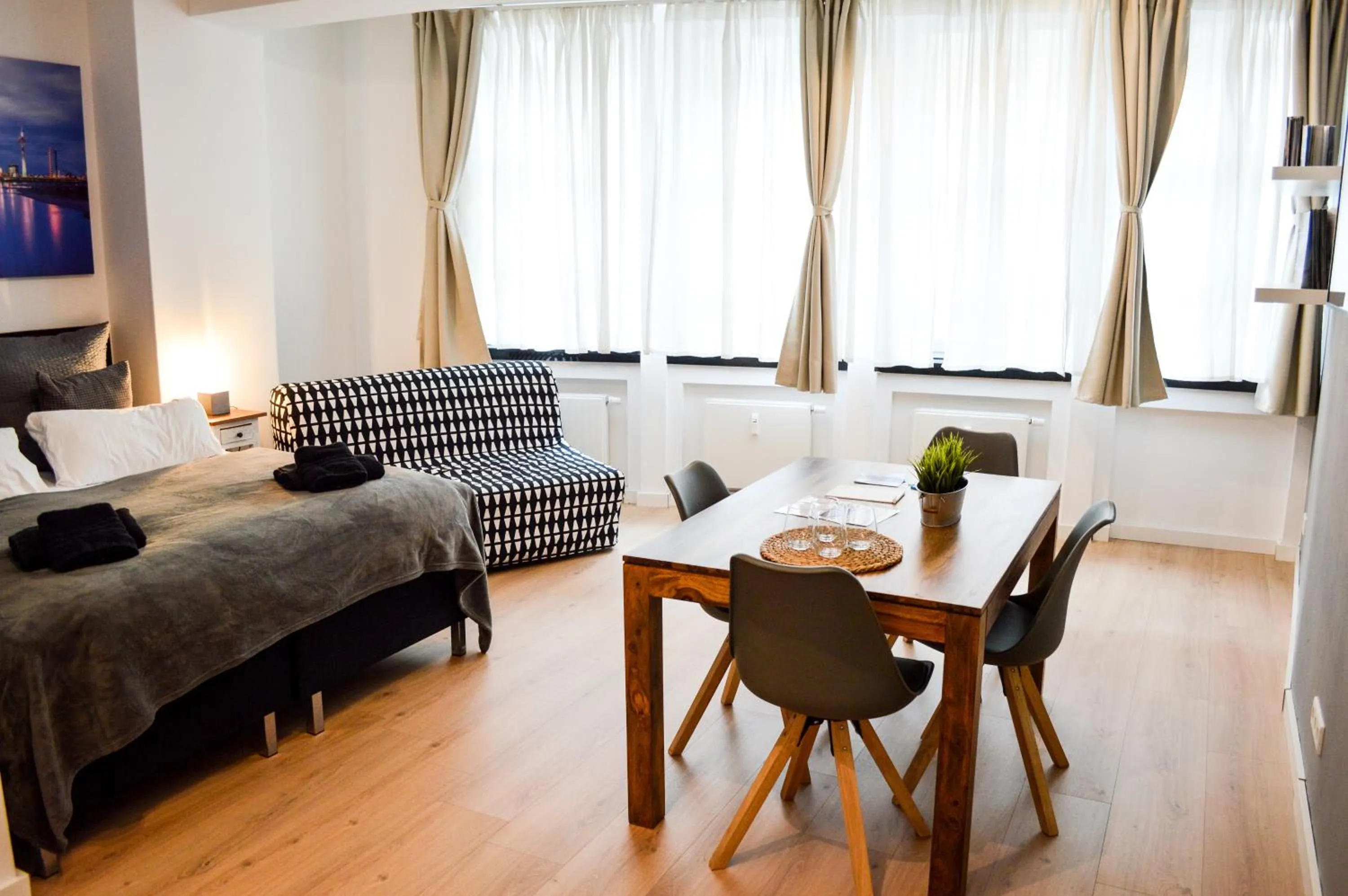 Living room, Bed in Centerapartments Tonhallenstraße