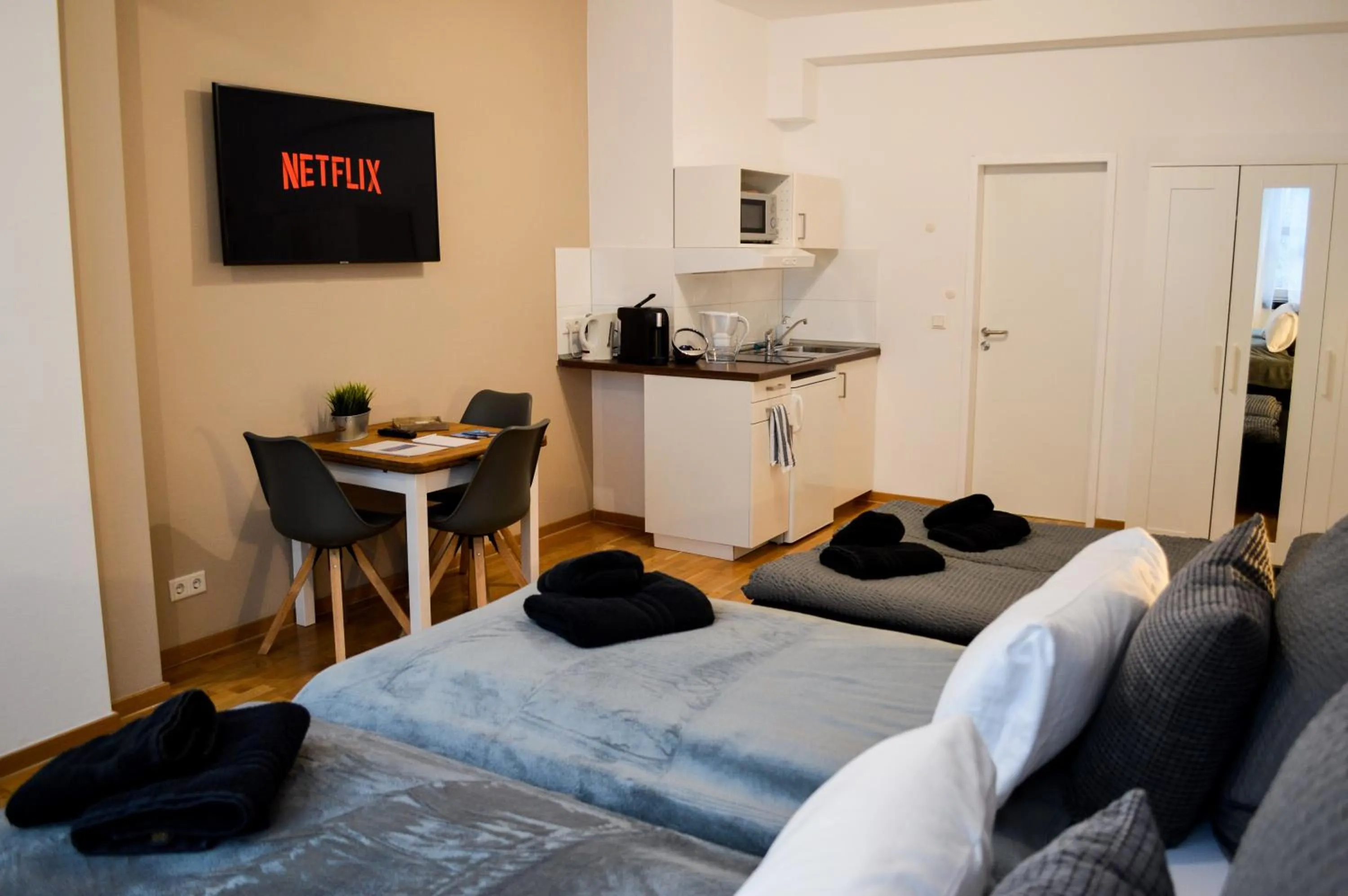TV and multimedia, Bed in Centerapartments Tonhallenstraße