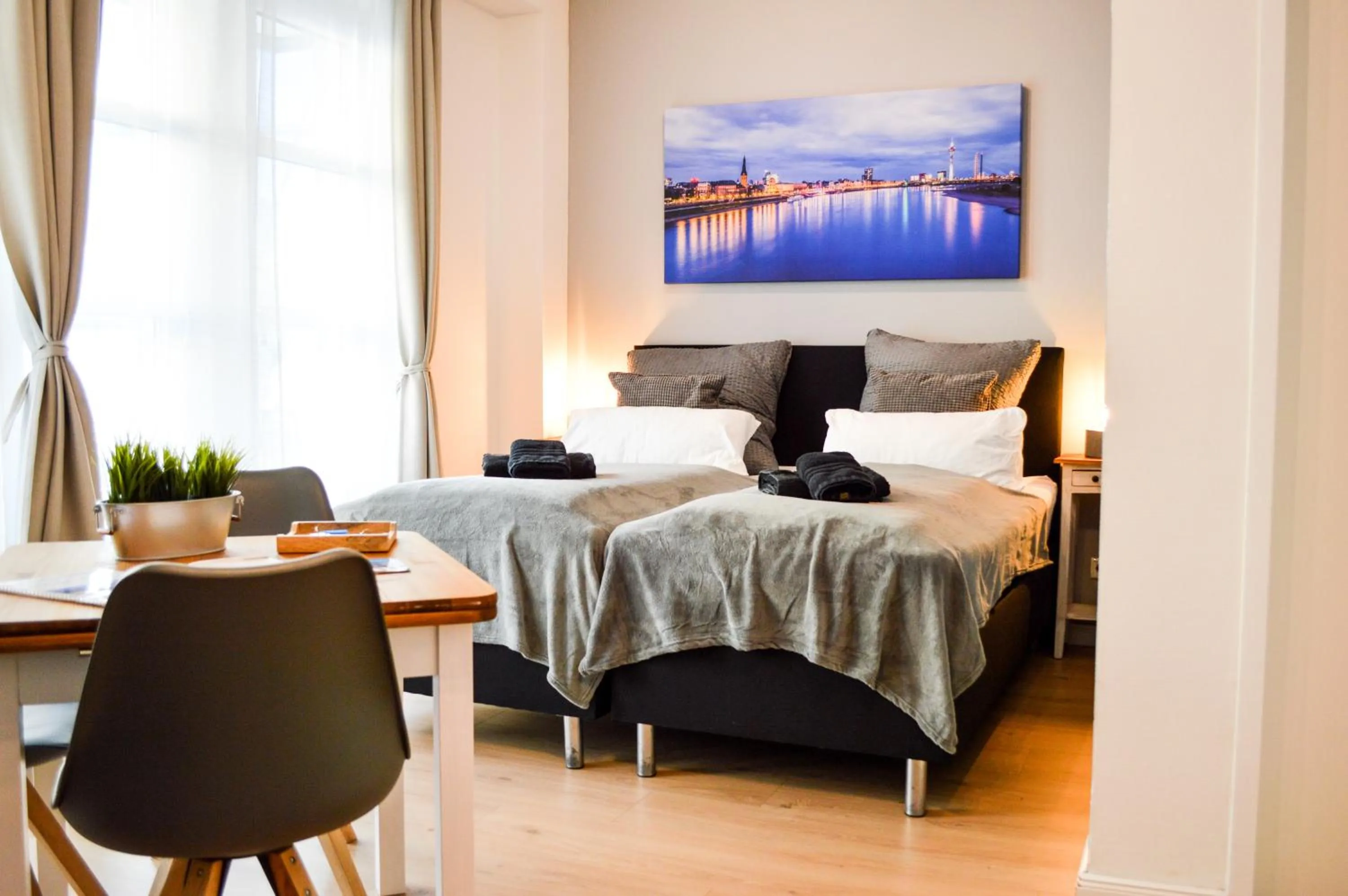 Seating area, Bed in Centerapartments Tonhallenstraße