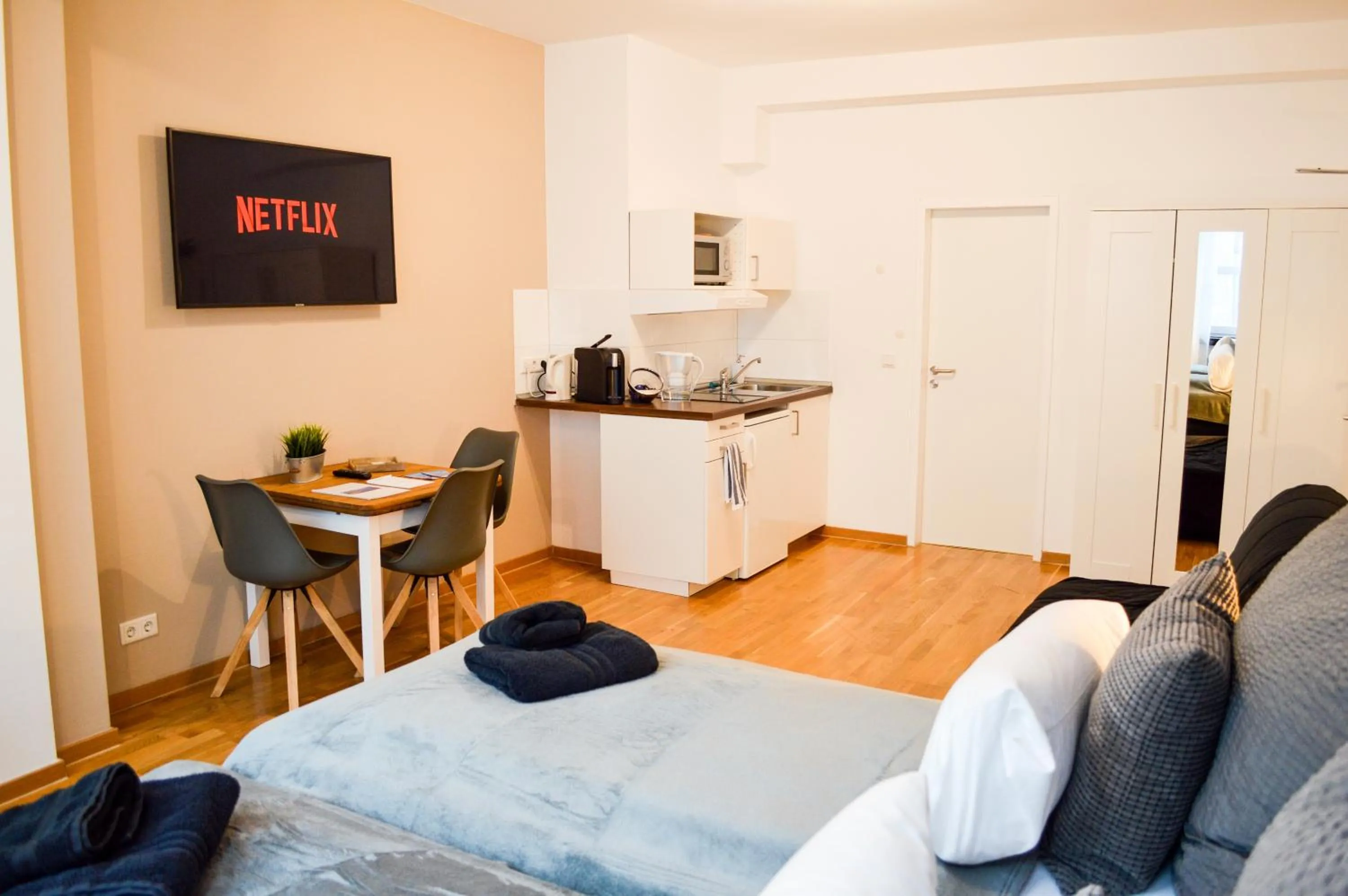 TV and multimedia in Centerapartments Tonhallenstraße