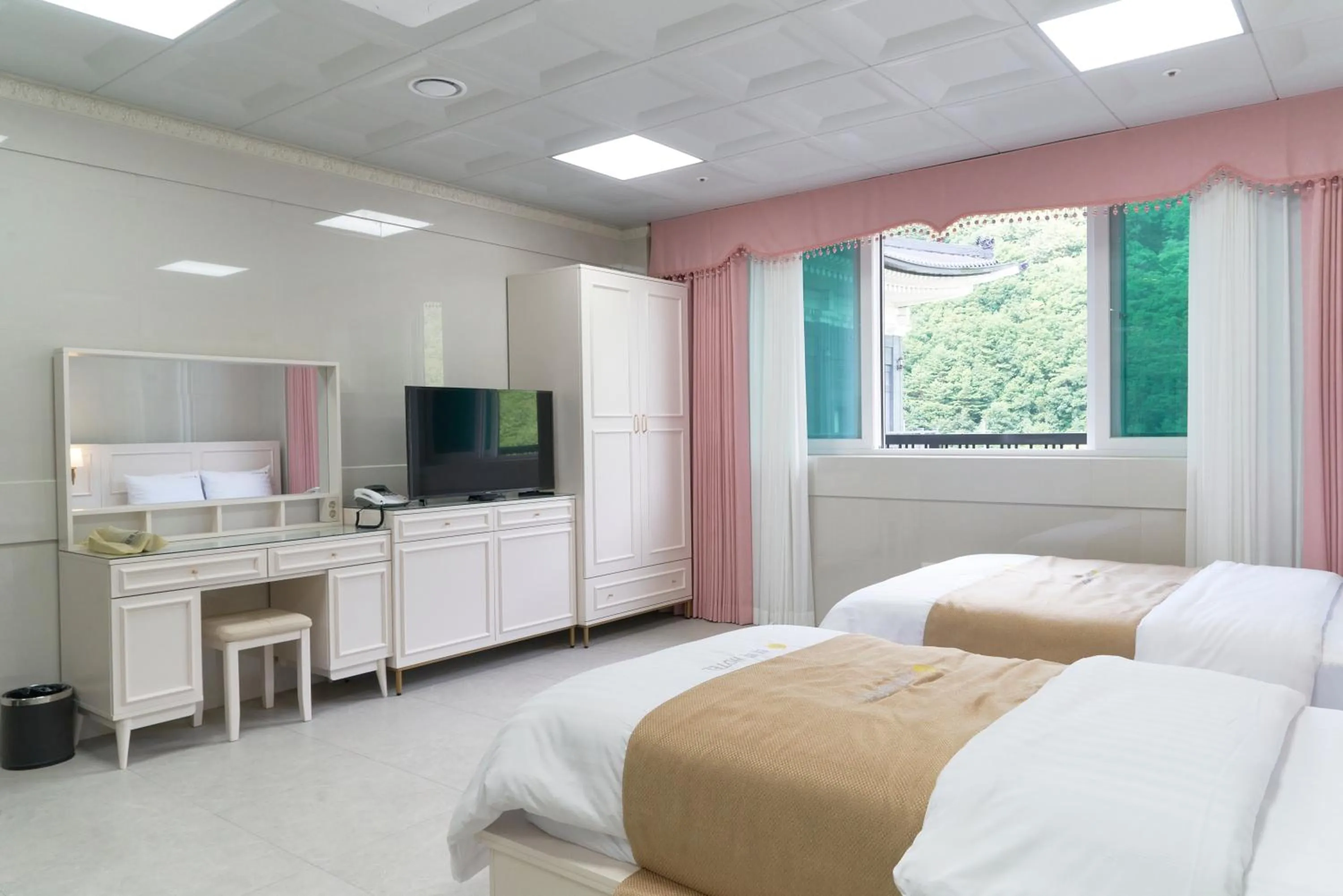 Bed in Taebaek Hotel