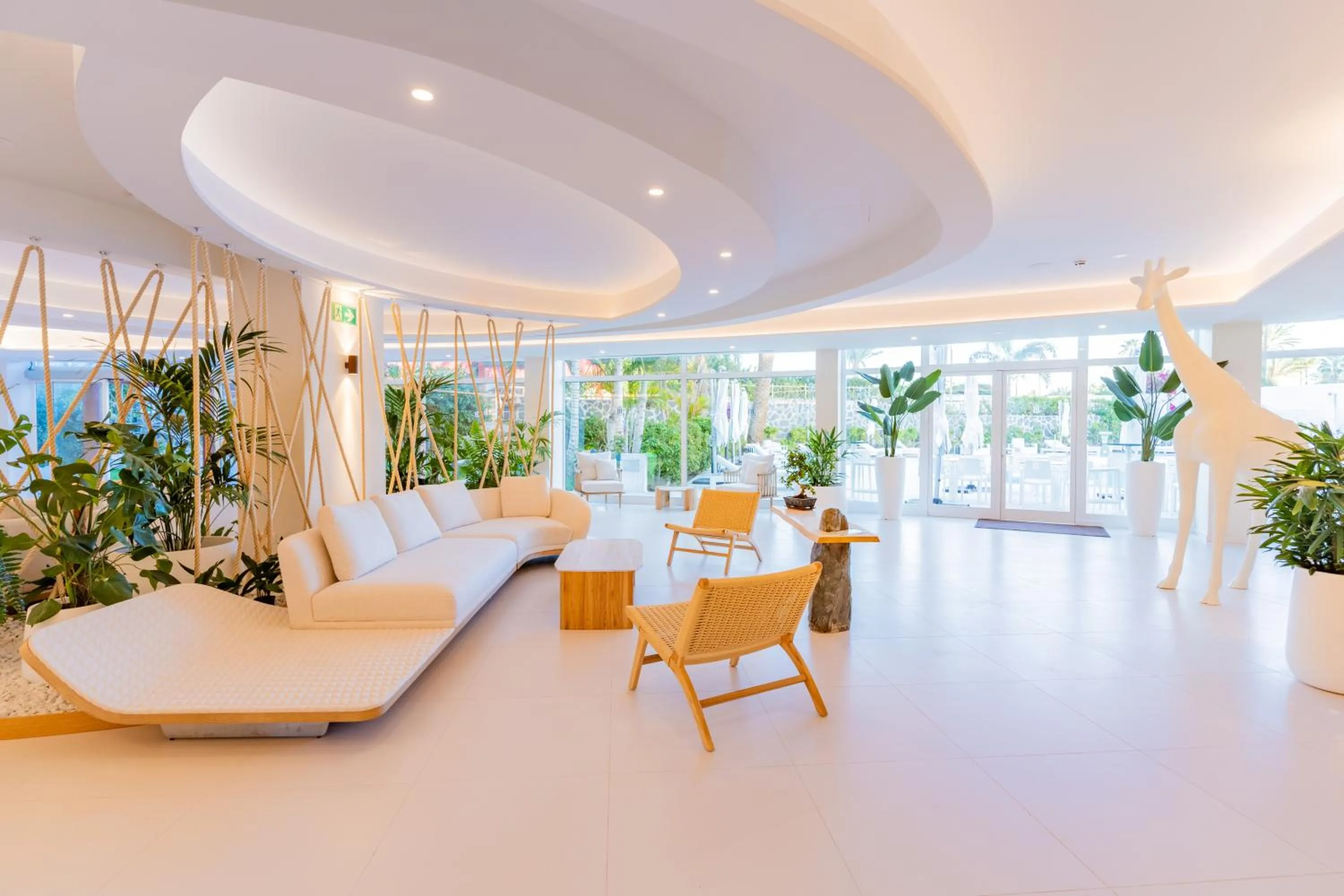 Lobby or reception in HL Rondo Hotel