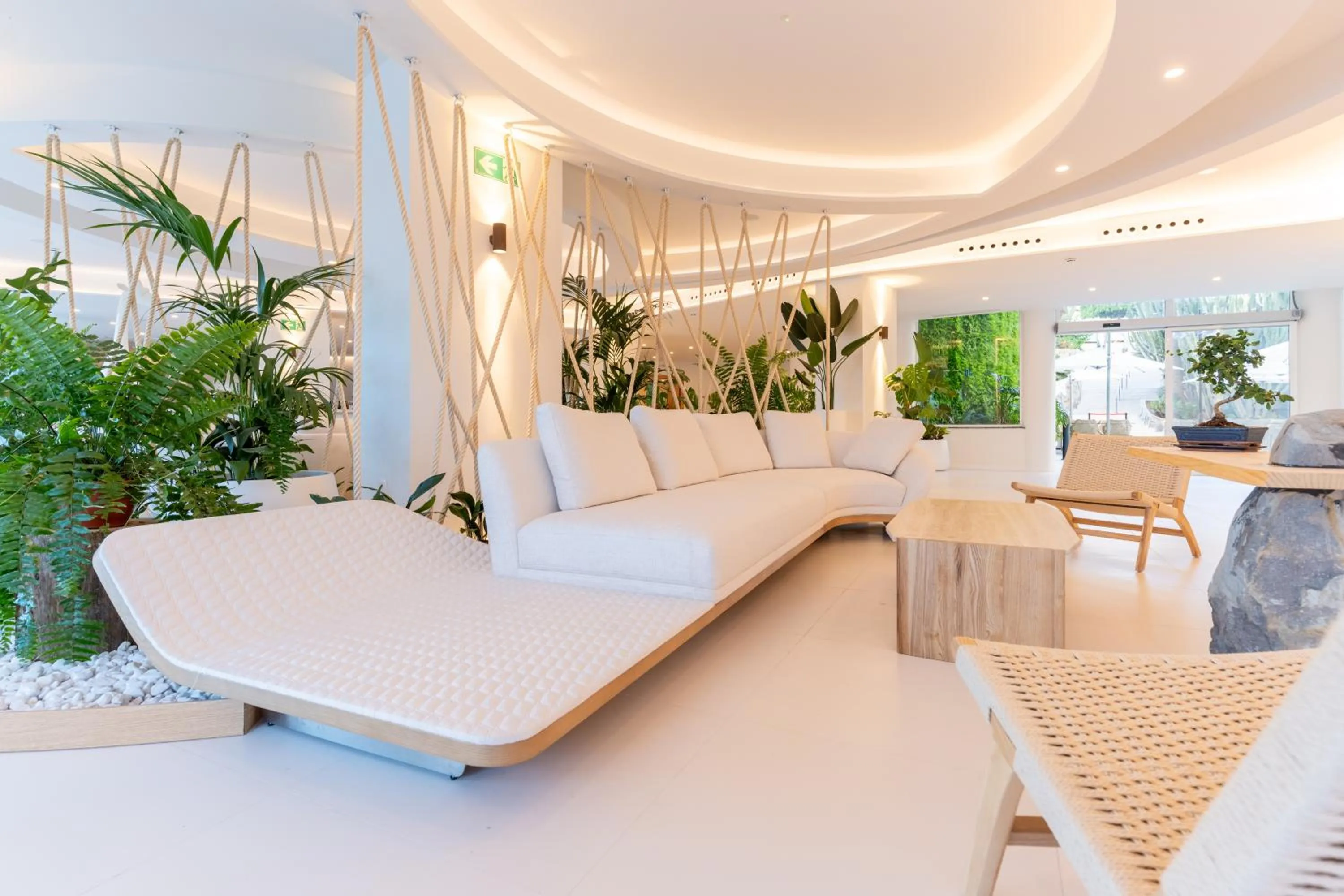 Lobby or reception in HL Rondo Hotel