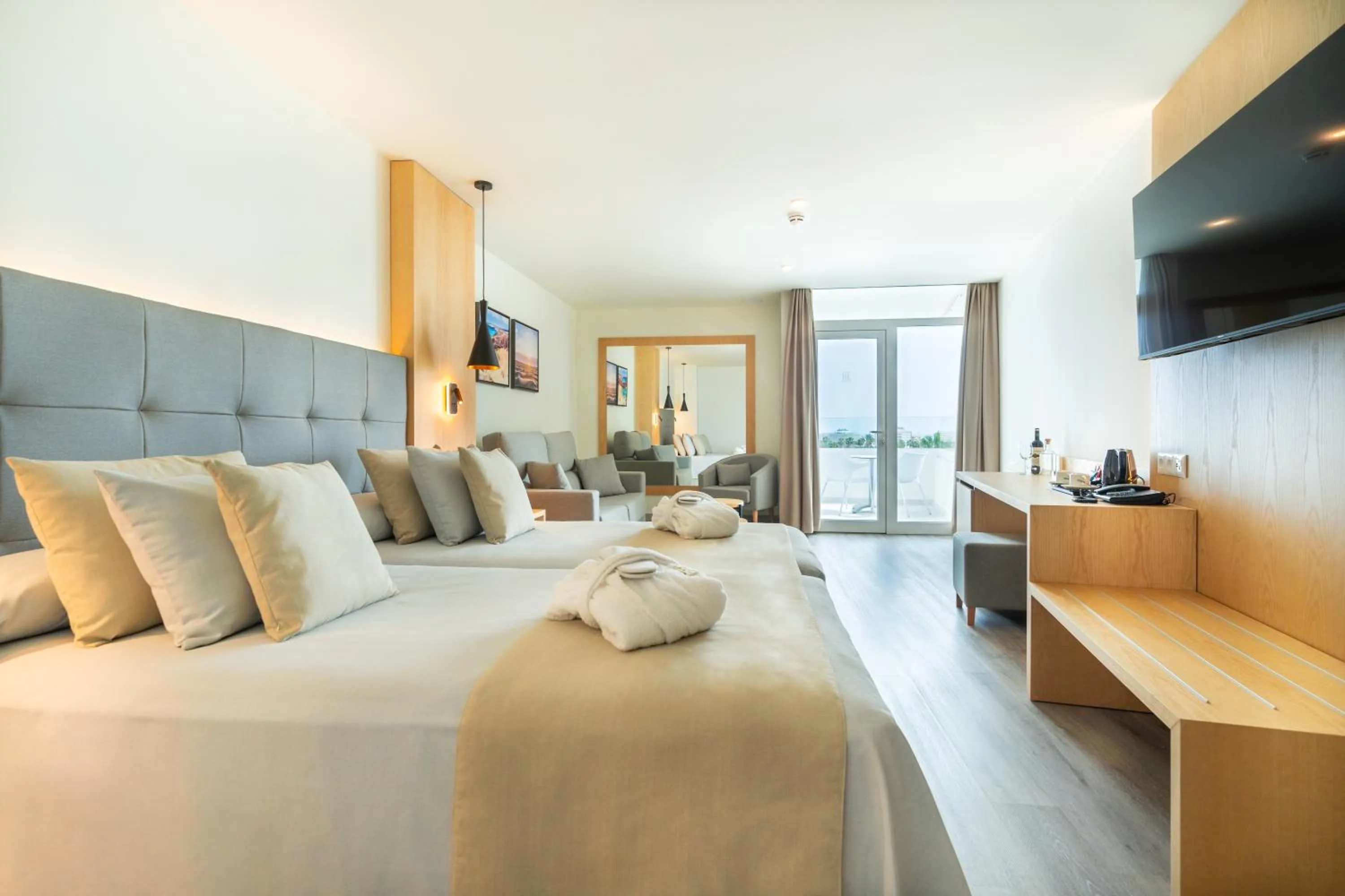 Bed in HL Rondo Hotel