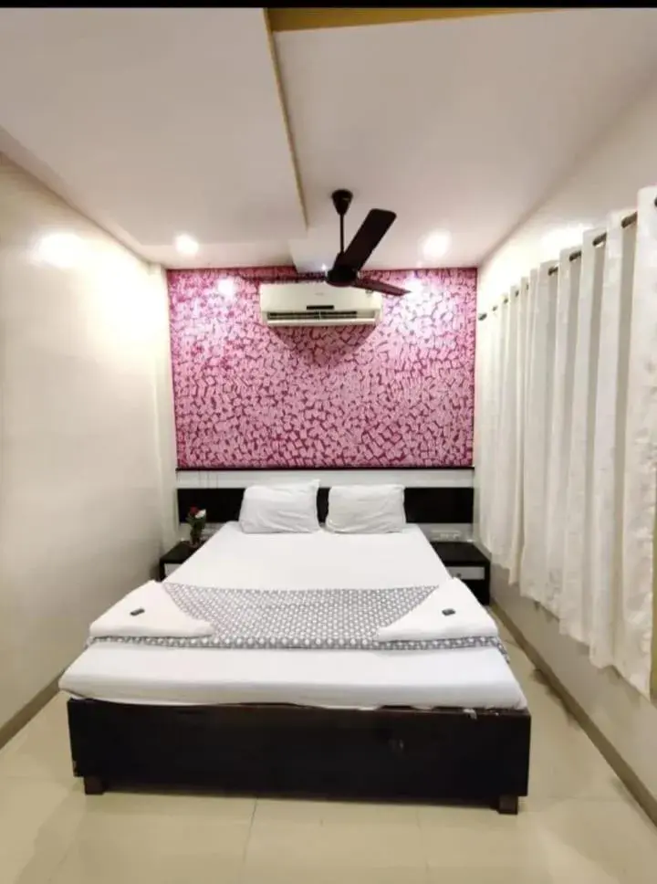 Deluxe Room in Hotel Prince International Navi Mumbai Deluxe Room in Hotel Prince International Navi Mumbai