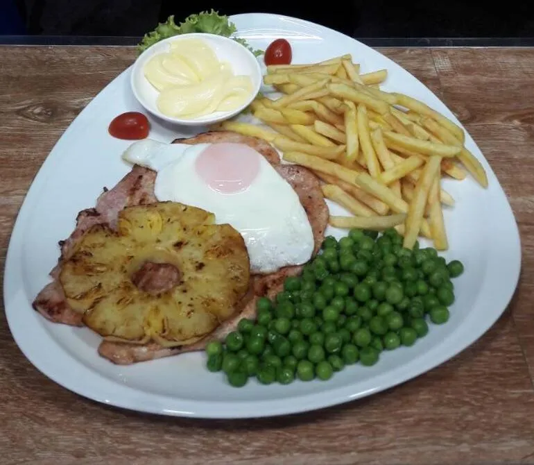 Hideaway Guest House And Bar