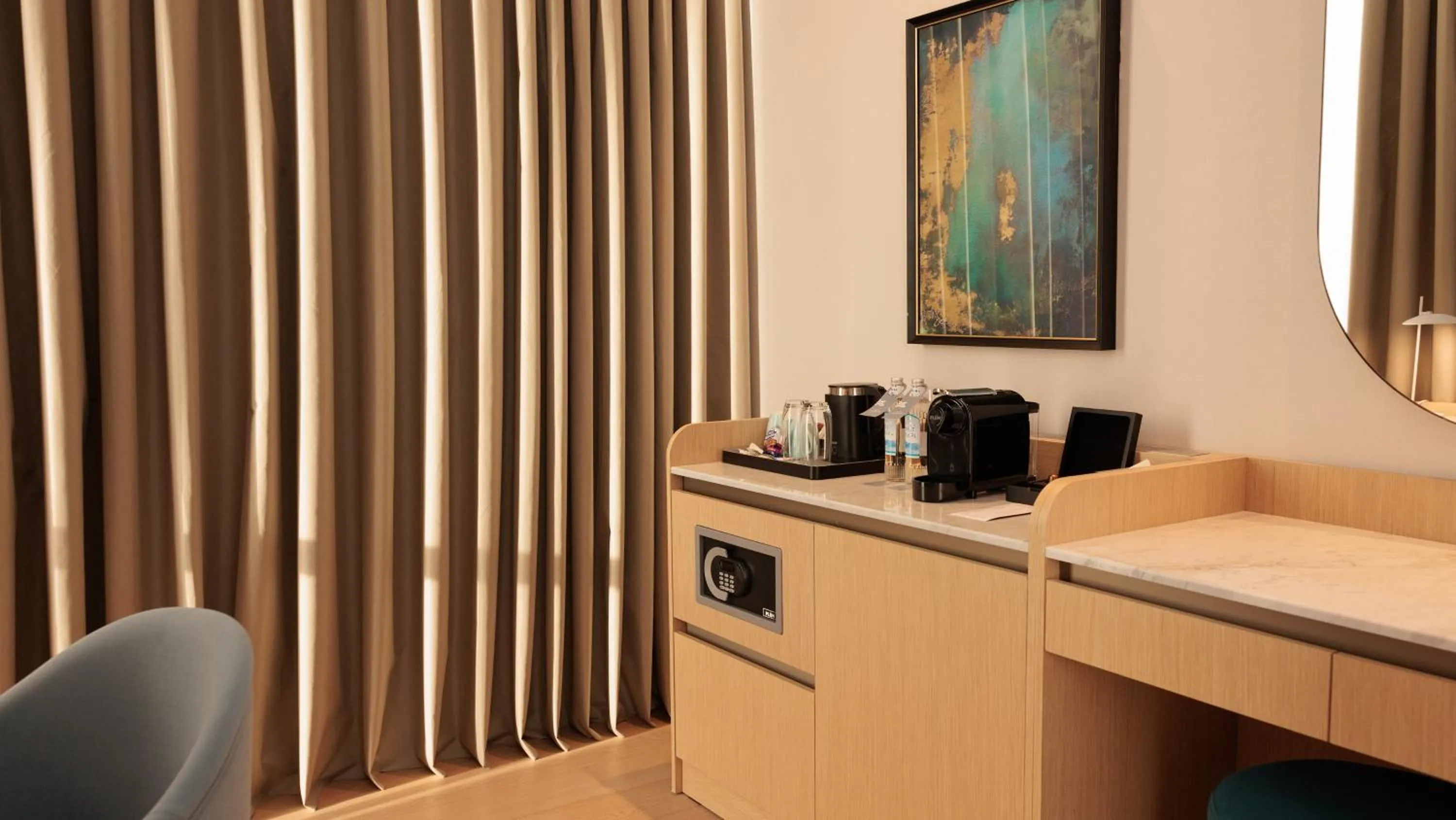 Coffee/tea facilities in Crowne Plaza Dushanbe by IHG