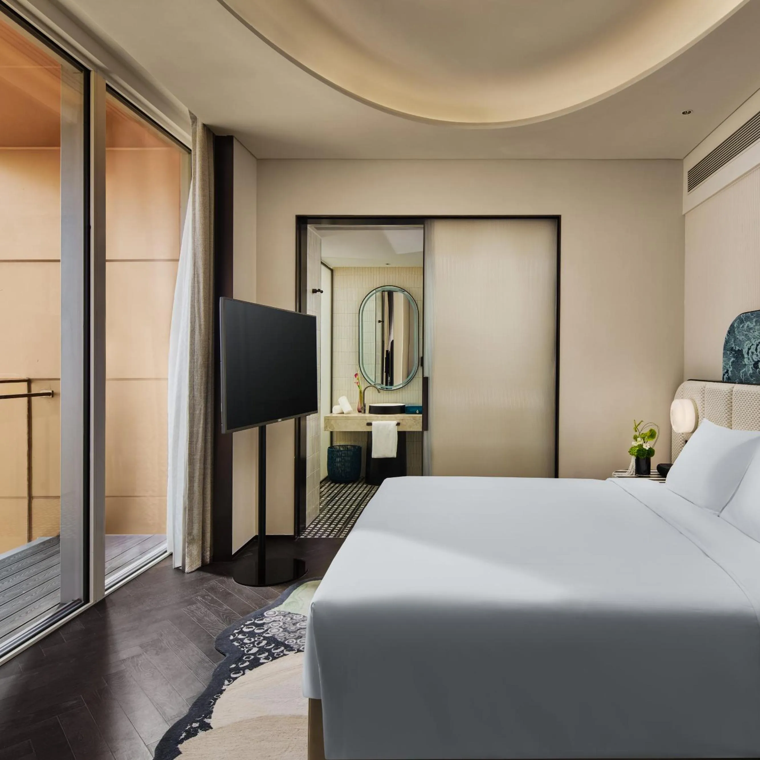 Bedroom, Bed in Hotel Indigo Shanghai Harbour City