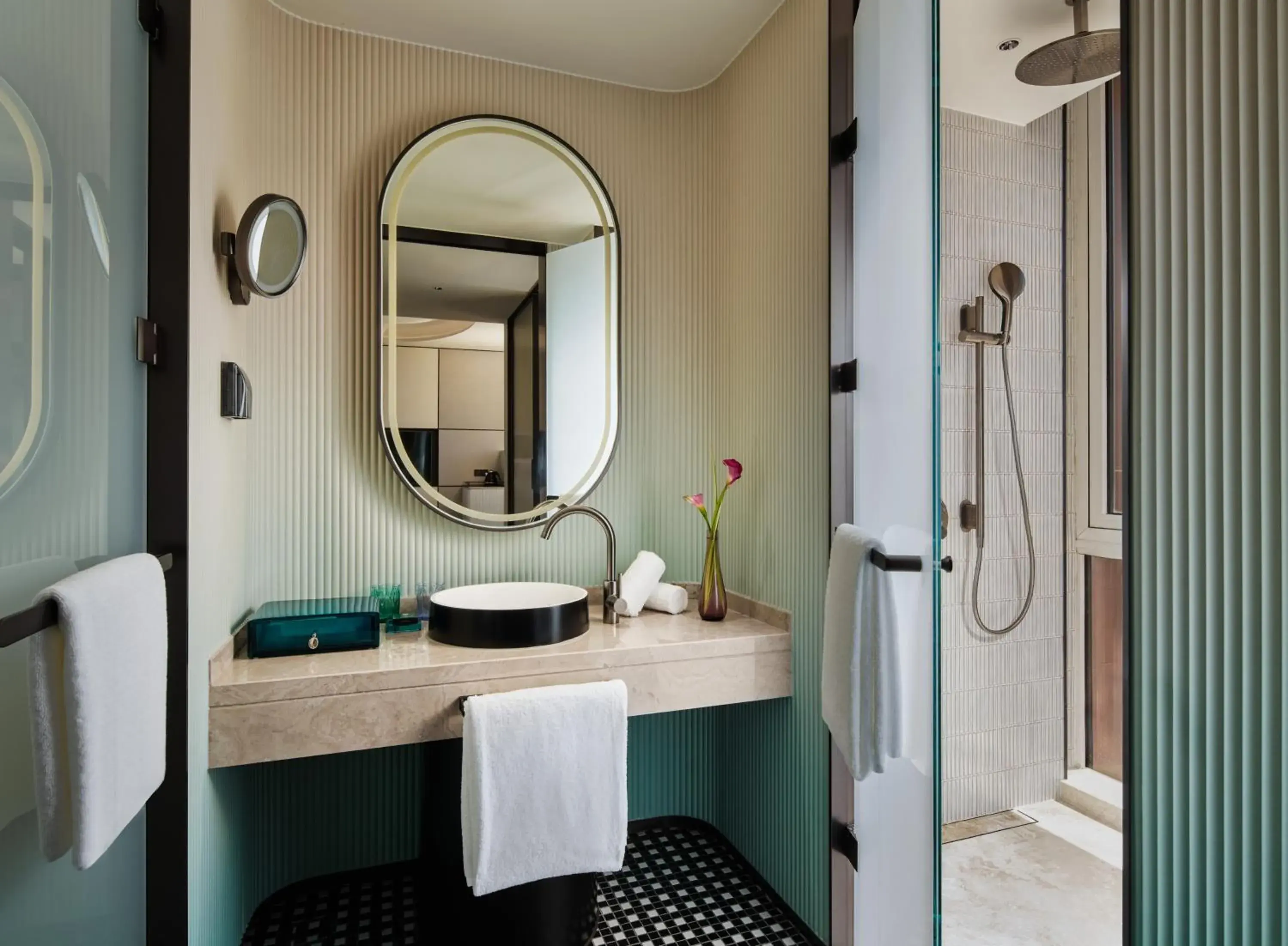 Standard King Room in Hotel Indigo Shanghai Harbour City Standard King Room in Hotel Indigo Shanghai Harbour City