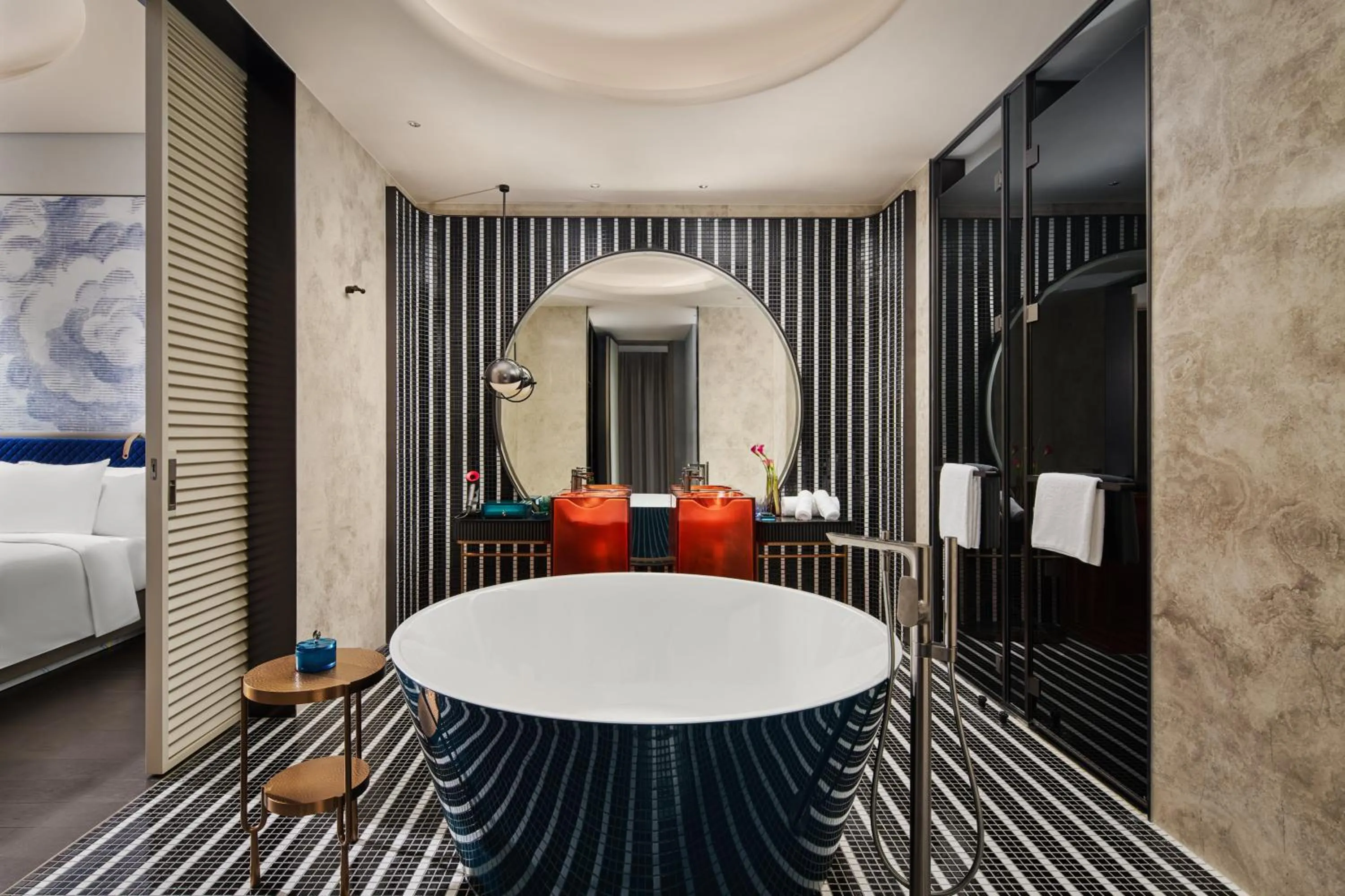 Photo of the whole room, Bed in Hotel Indigo Shanghai Harbour City